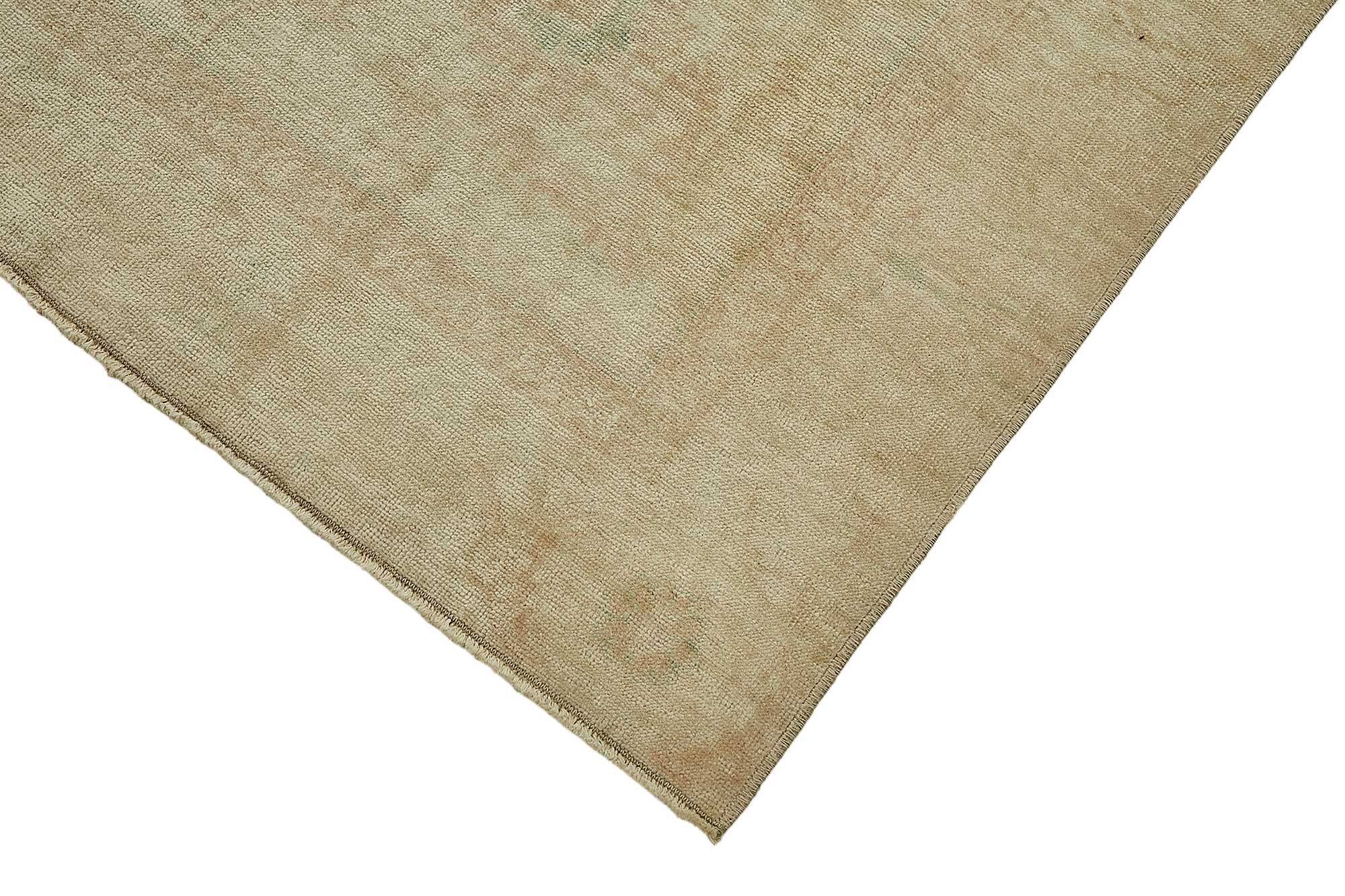 Turkish Vintage Anatolian Rug 136 cm x 210 cm