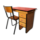 Teen desk and its chair