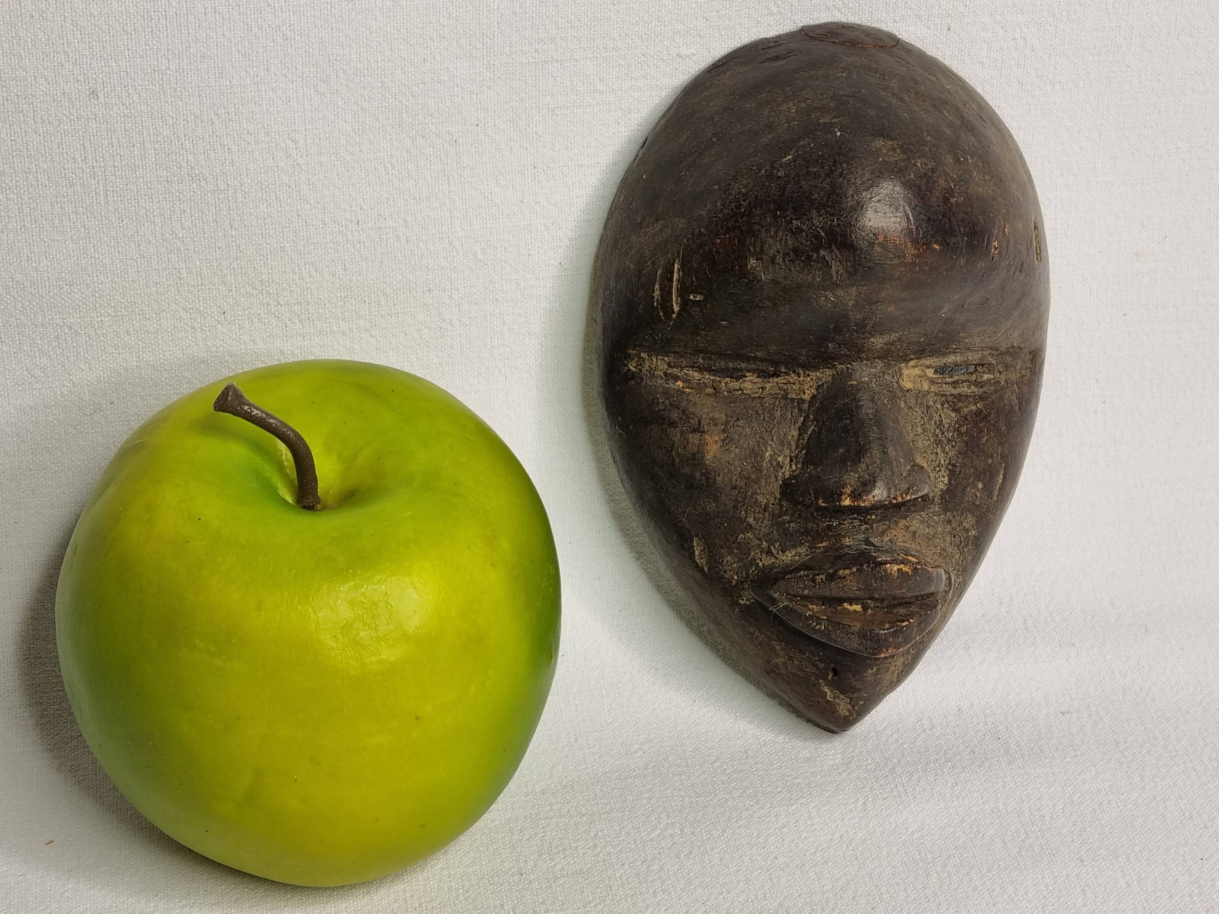 Passport mask, Dan in patinated wood – Ivory Coast, 20th century, 13 cm