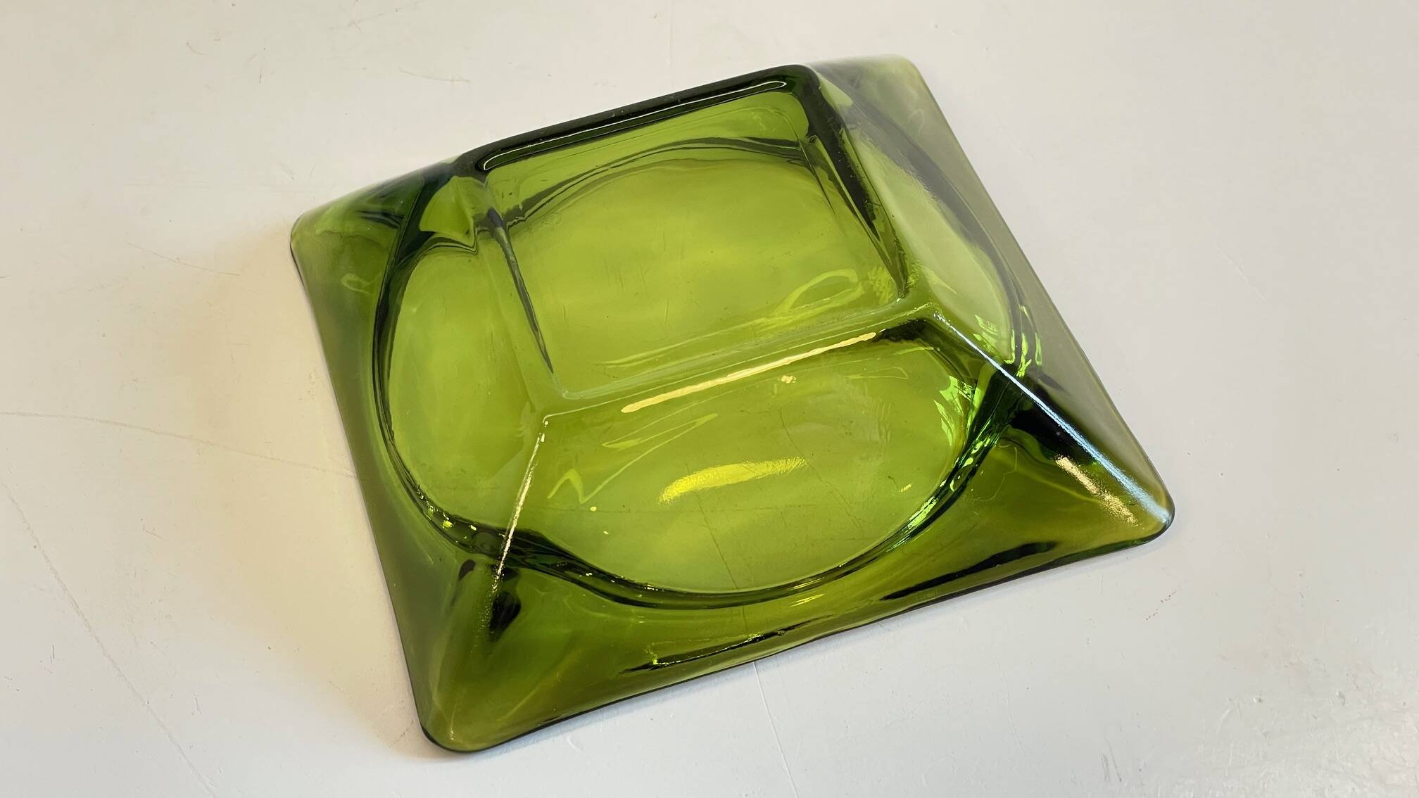 Cendrier, vide-poche en verre vintage