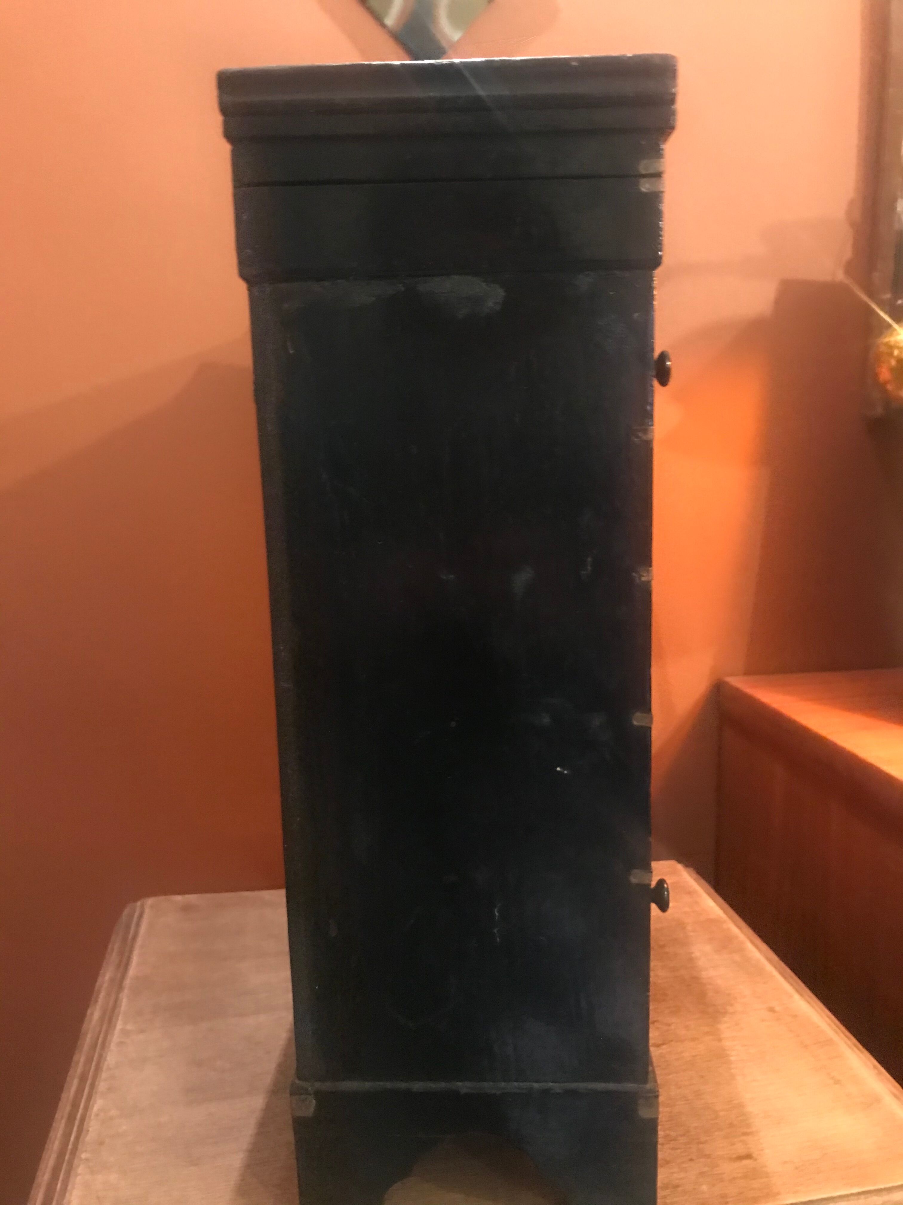 Jewelry box