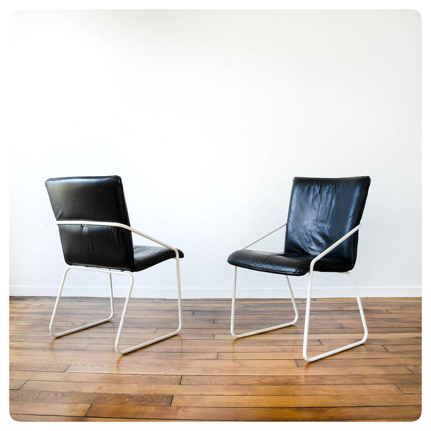 Series of 4 leather chairs, white lace-up sled