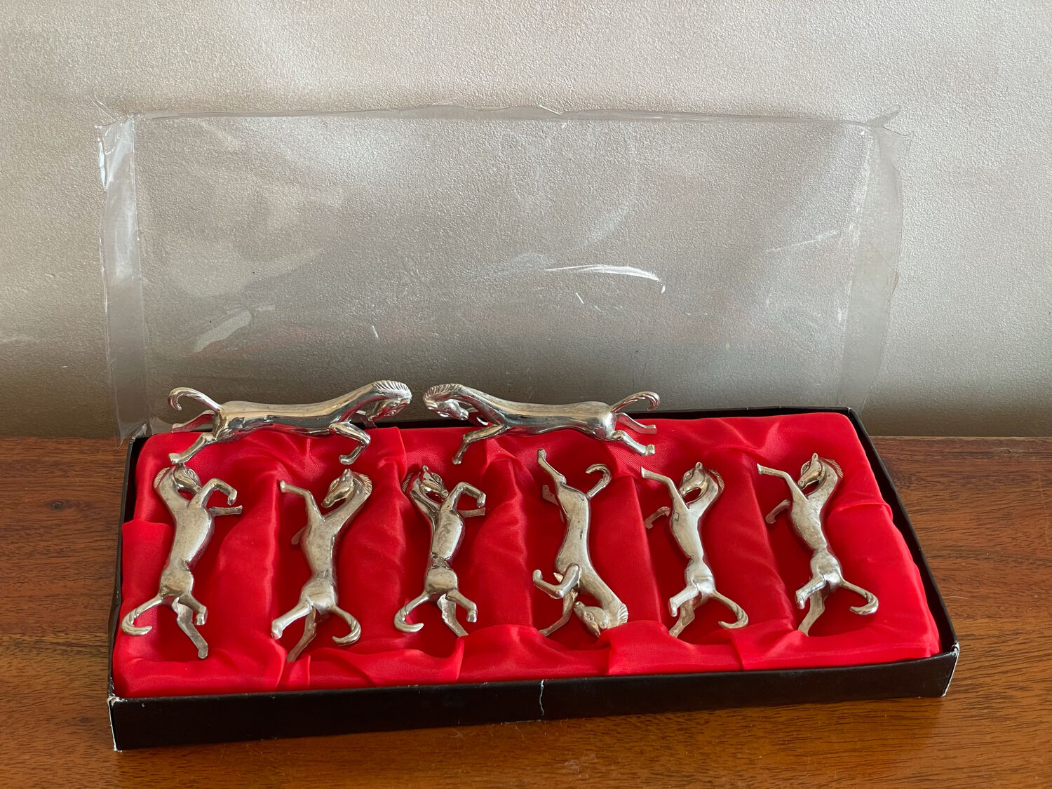 8 doors covered horses