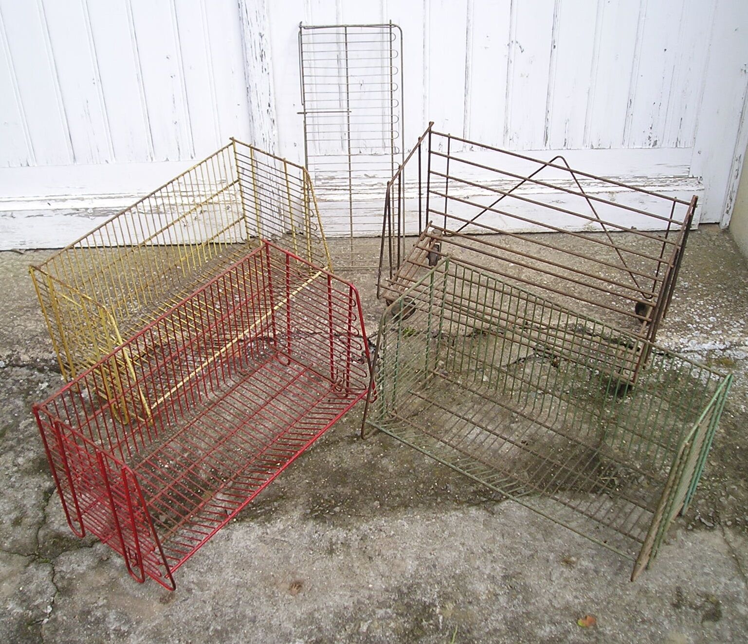 Metal display on wheels with 4 removable baskets 1960/70