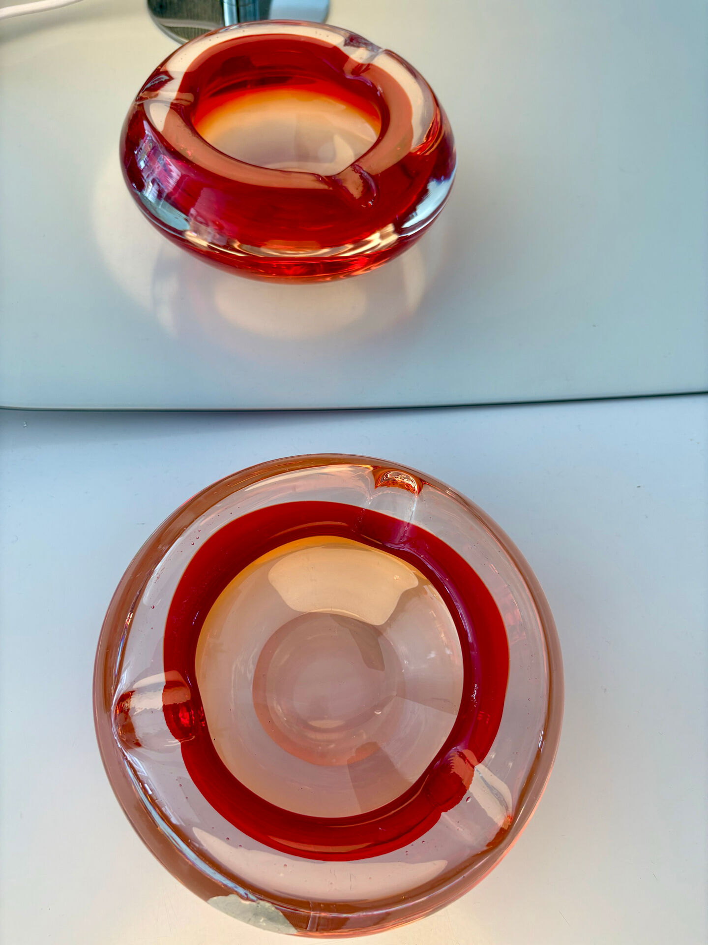 Cendrier bicolore en verre soufflé – Braine-le-Comte