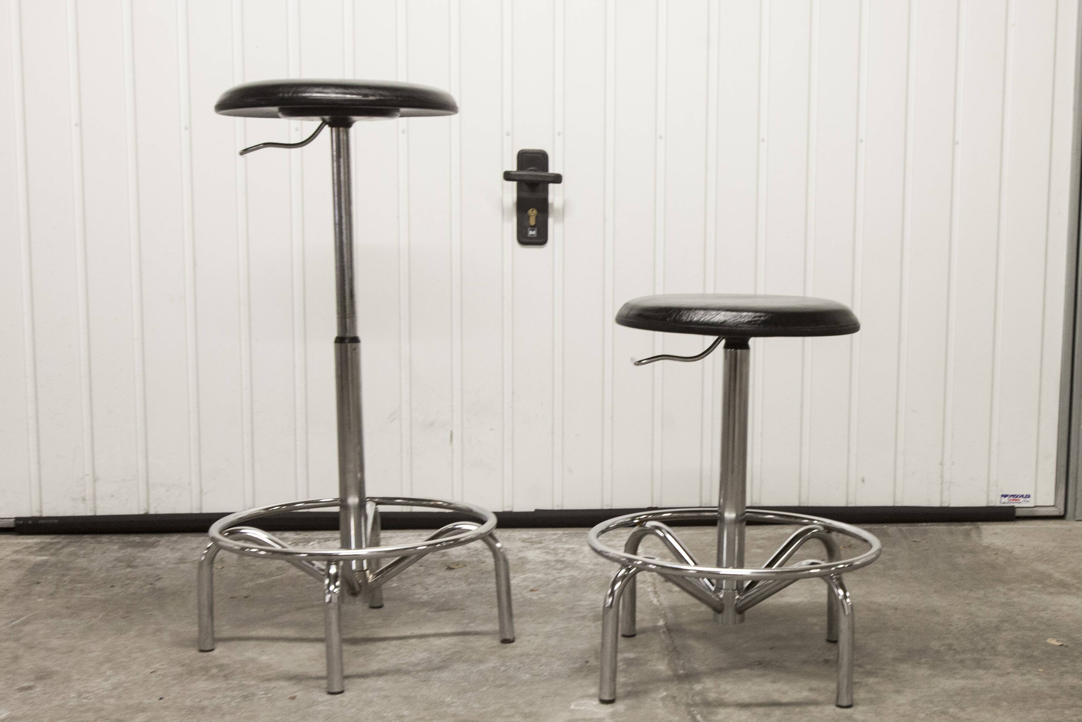Pair of Mirima brand telescopic and rotating stools (84 to 53cm)