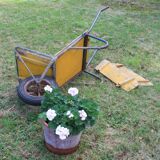 Wheelbarrow with 2 removable leaves from the 1950s