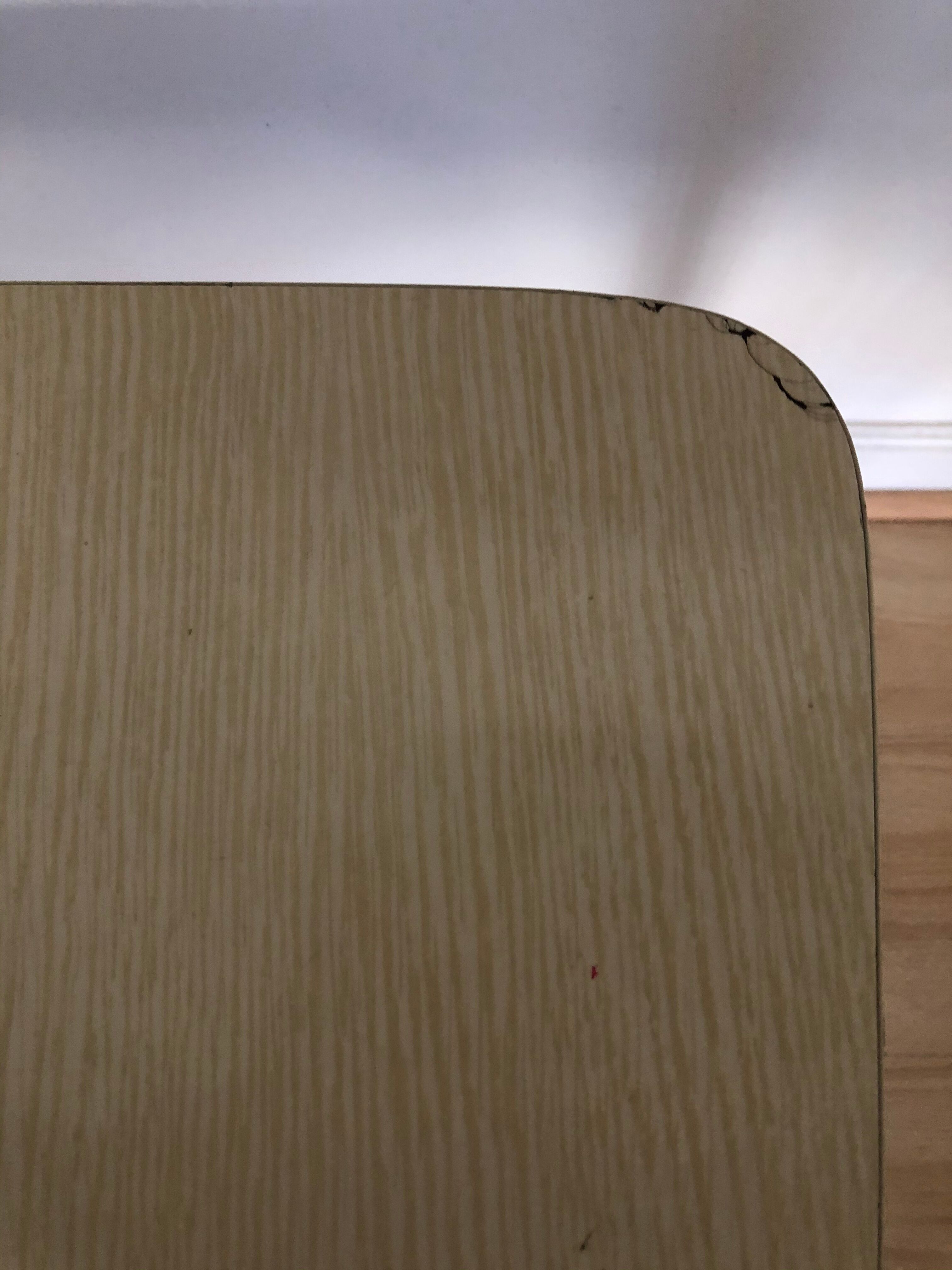 Chaise formica jaune pale