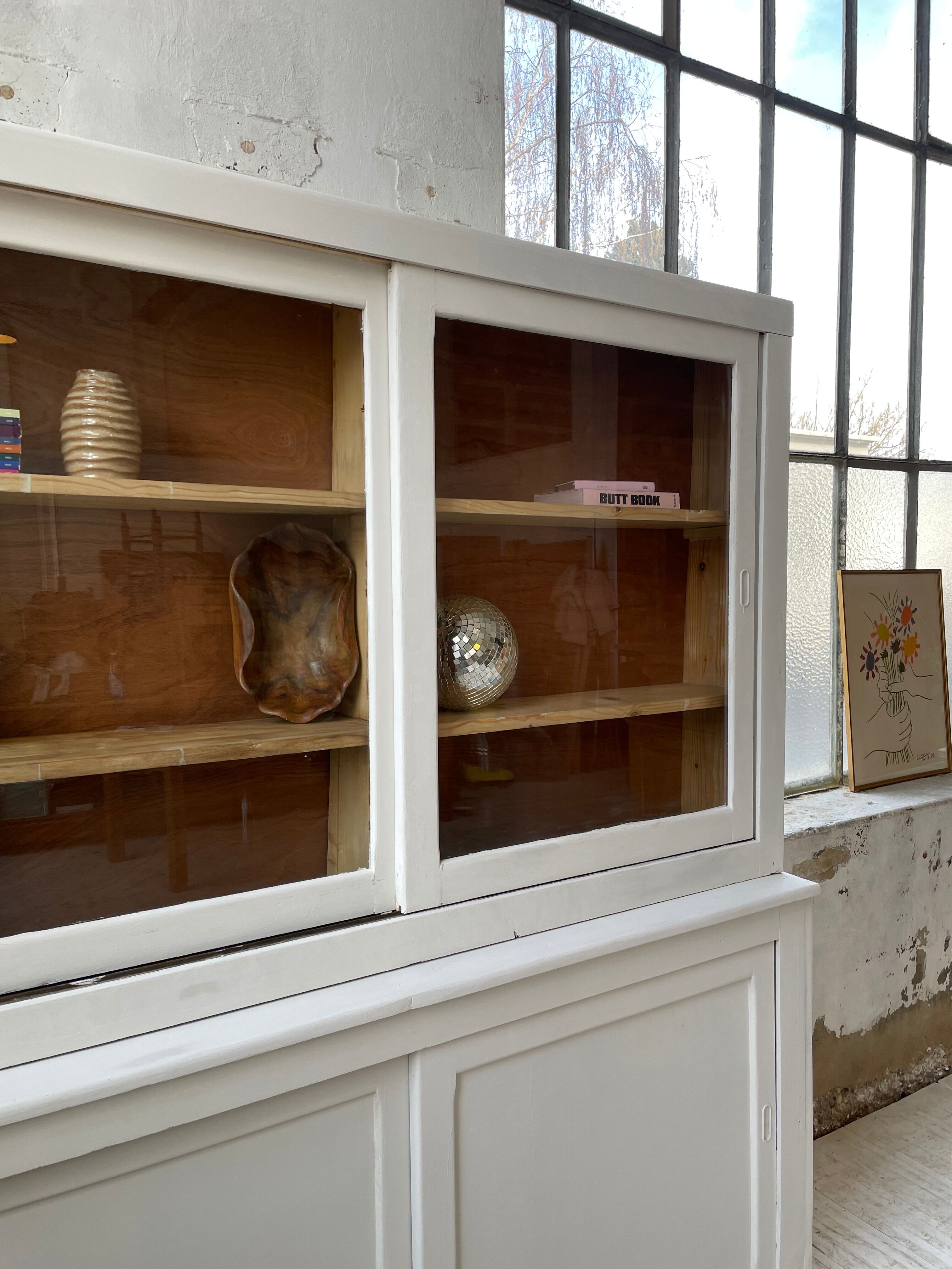 Library showcase ivory white sliding doors