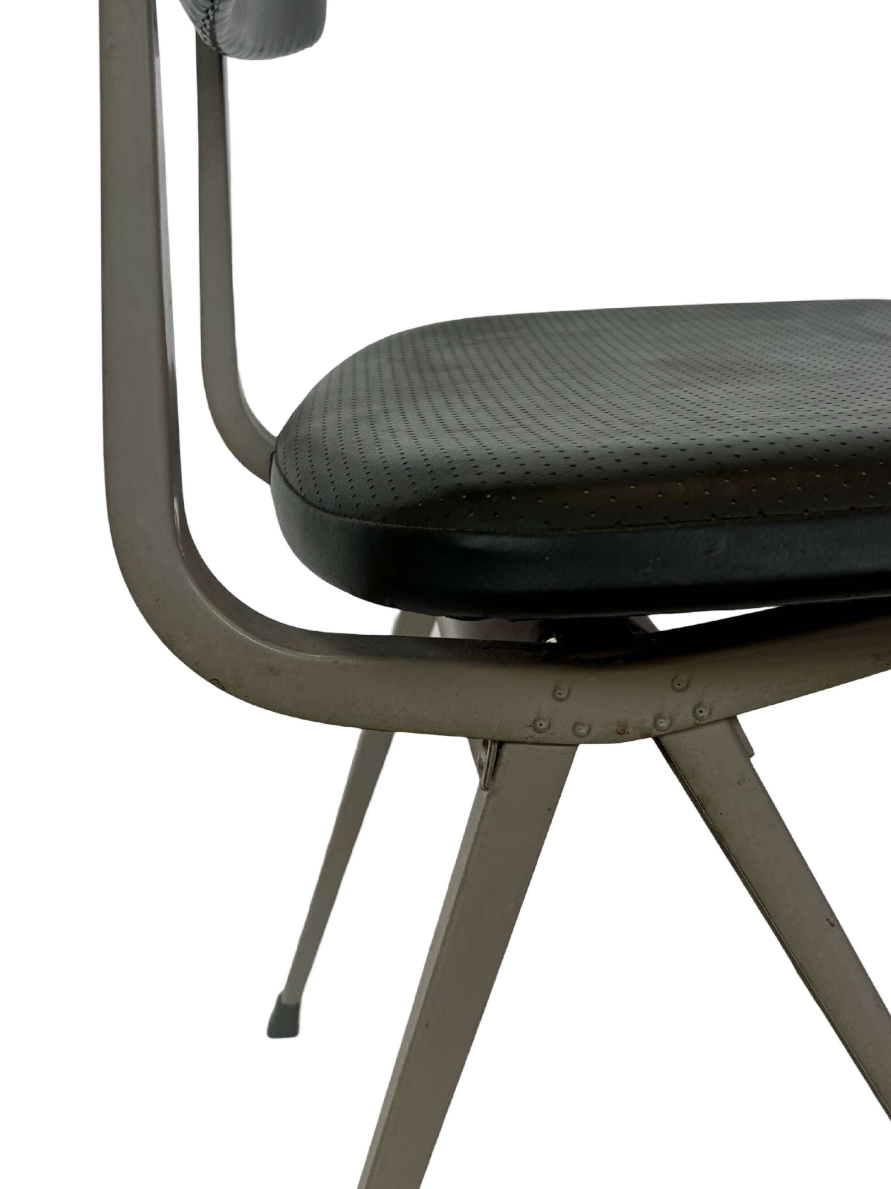 Friso Kramer Result Ahrend chair by Ahrend de Cirkel Dutch Design