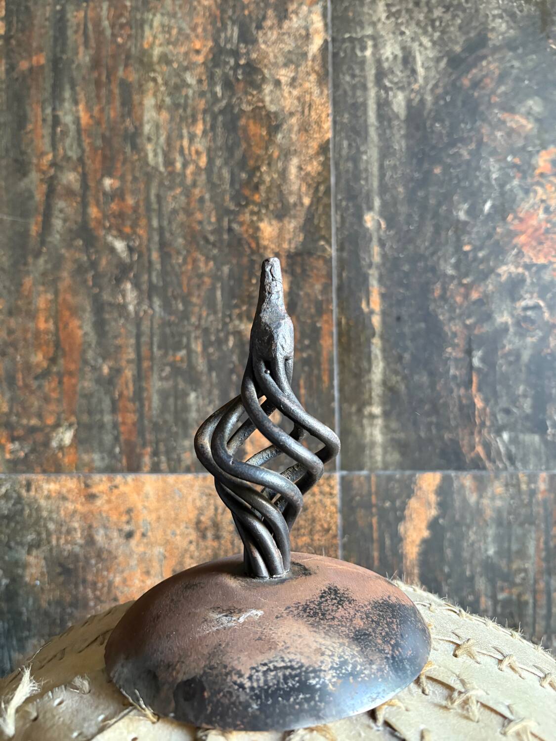 Lampadaire brutaliste