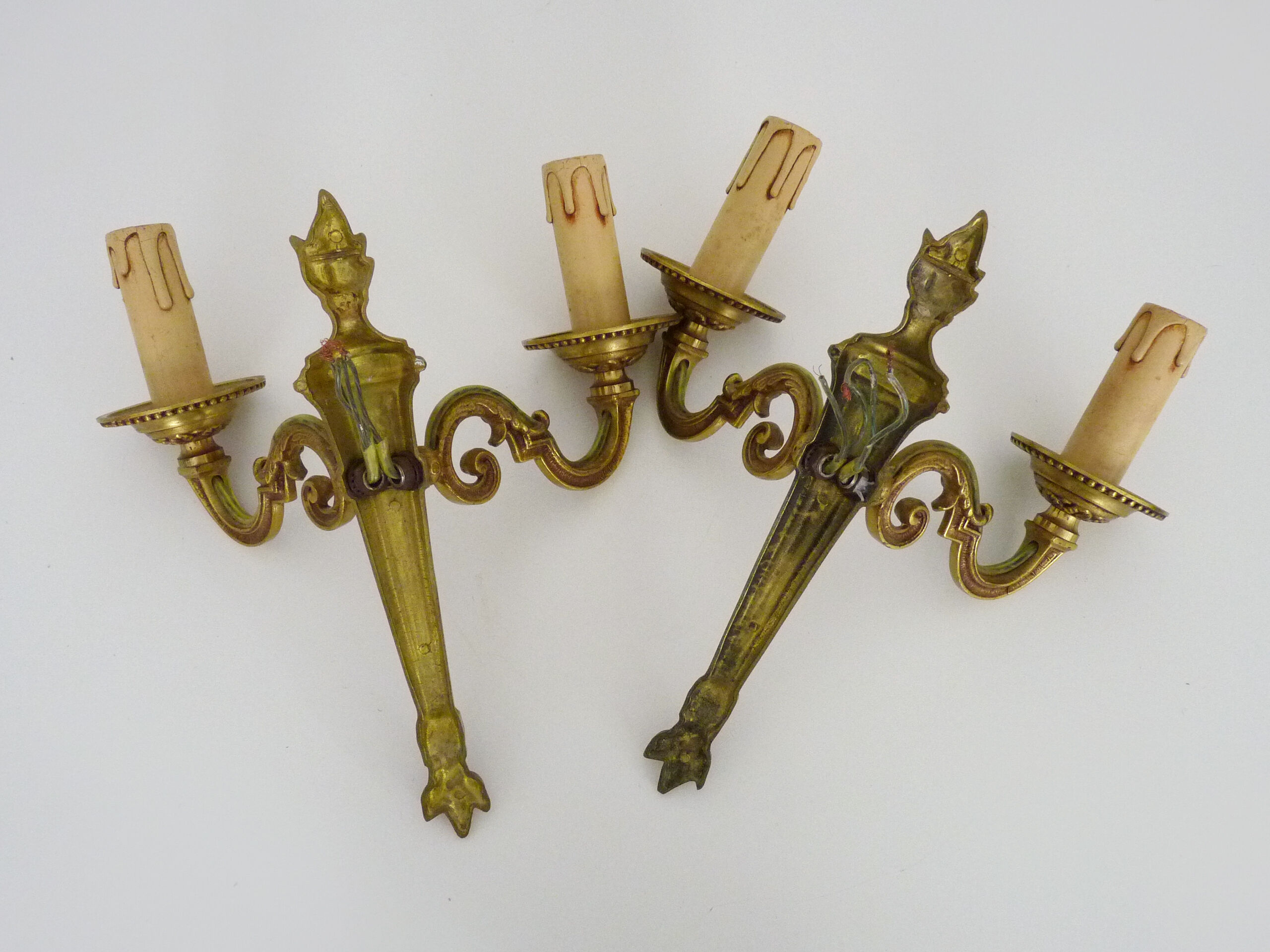 Old pair of wall sconces pot à feu, bronze with 2 candles, year 50 60