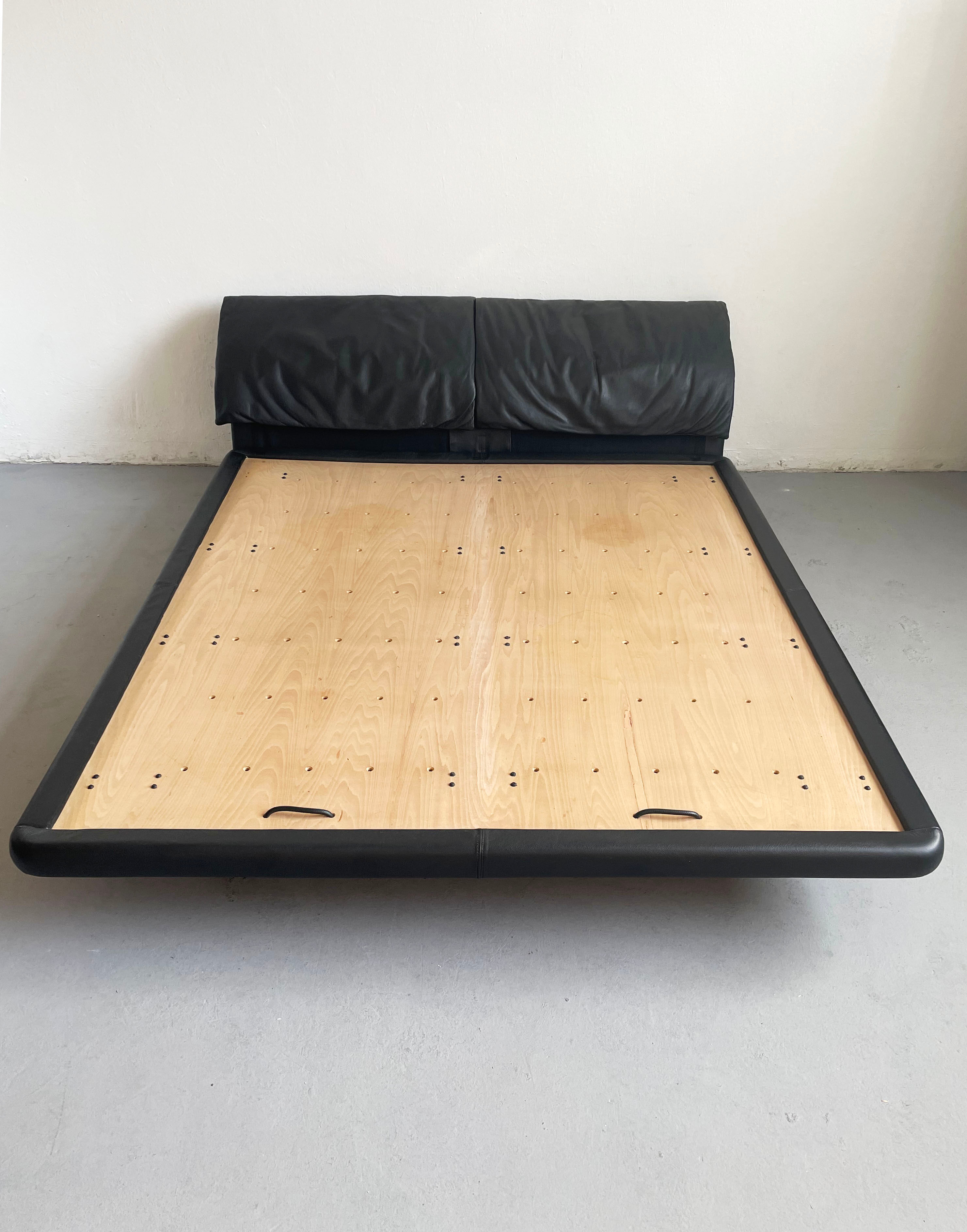 Lit 'Marlo' en cuir noir, Afra & Tobia Scarpa pour Molteni, Italie années 1980