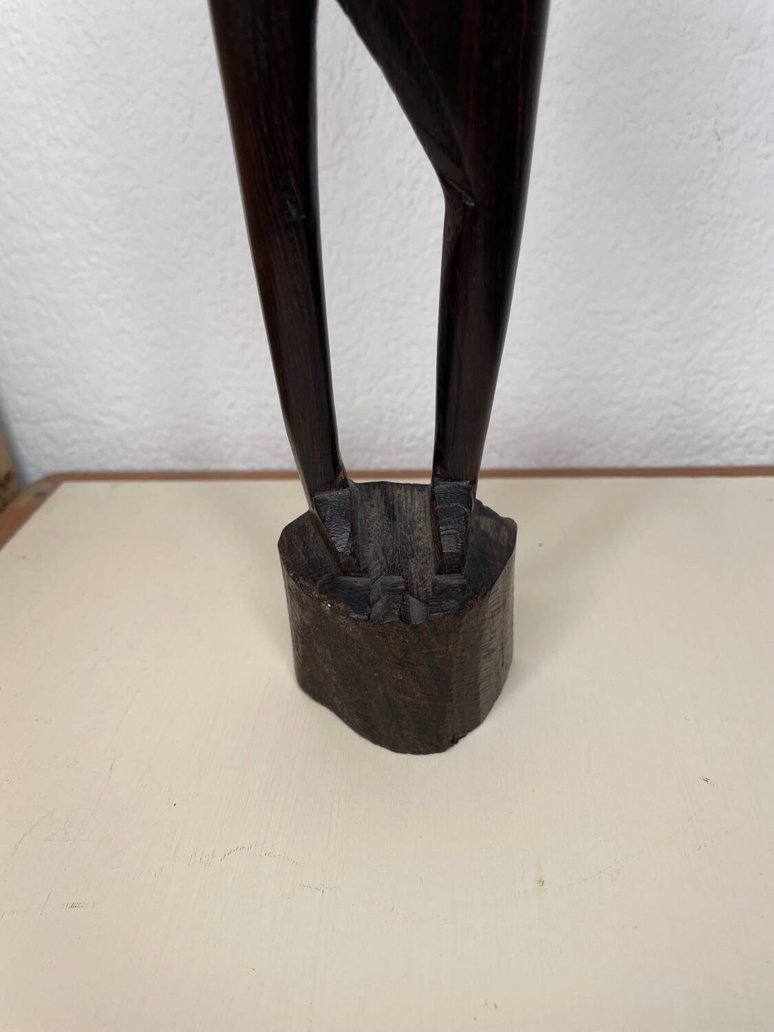 Statuette femme portant une jarre en bois 47cm