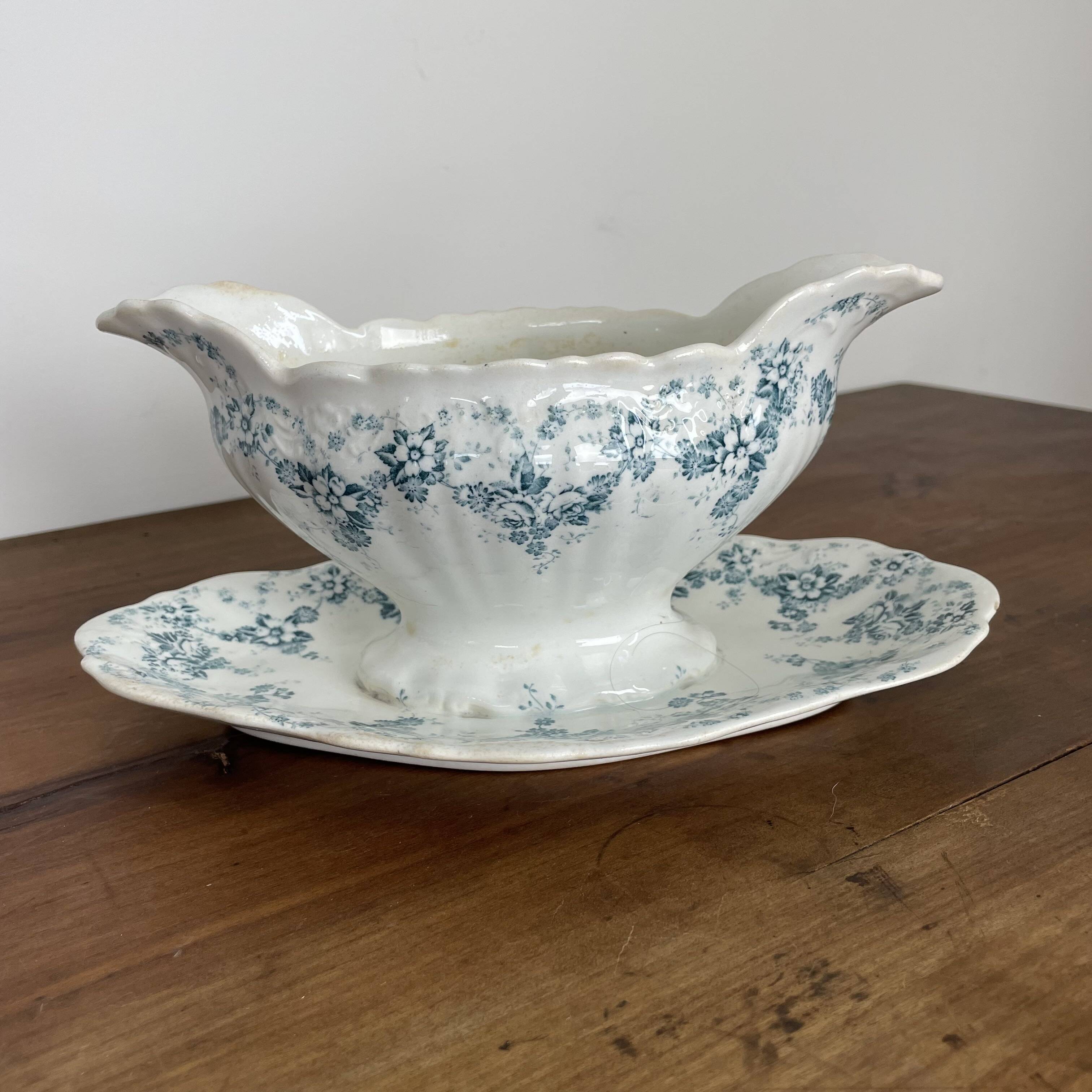 Maastricht earthenware sauce boat, Clara model