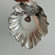 Vide-poche en forme de feuille en métal blanc argenté