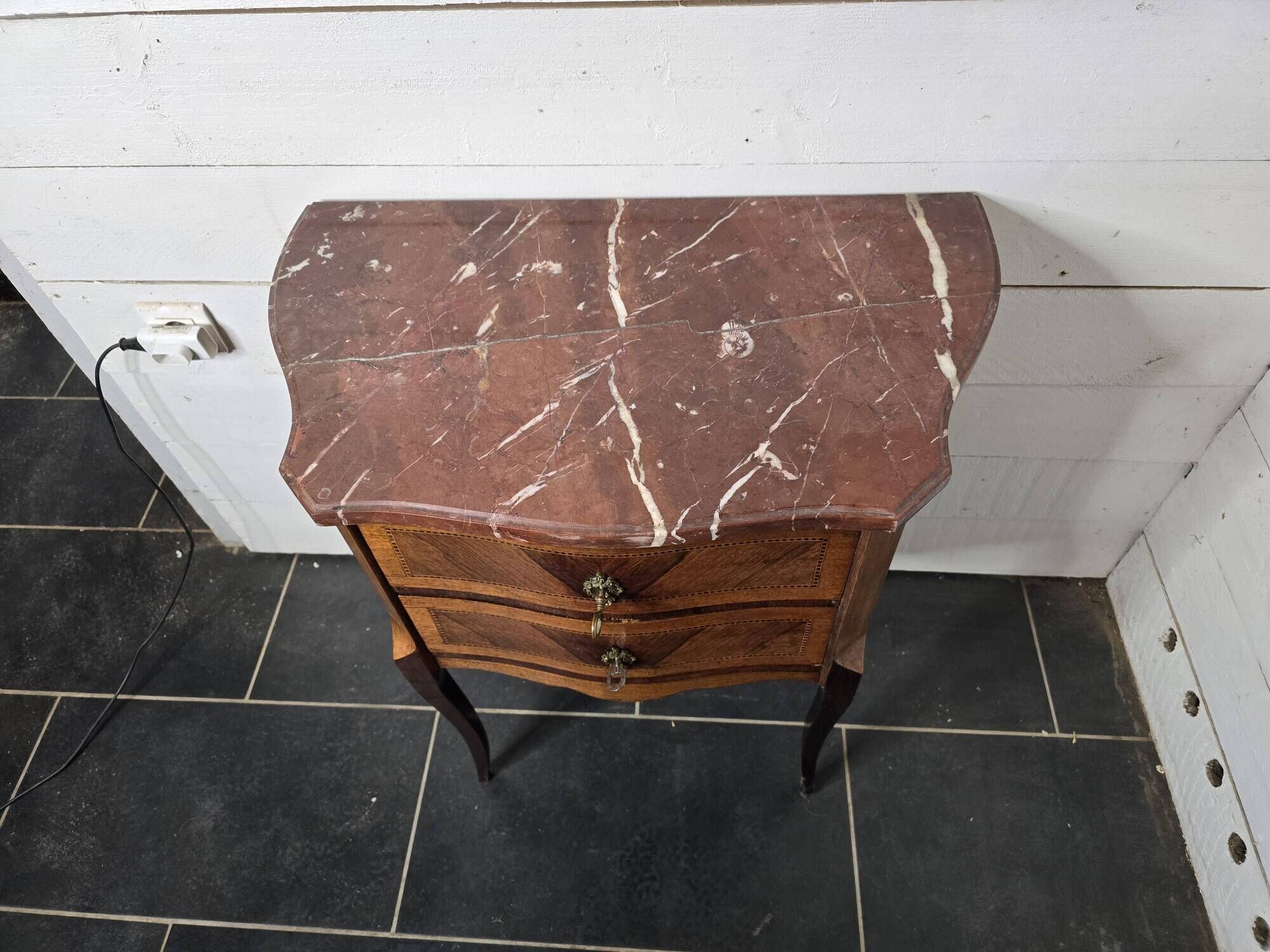 Curved chest of drawers in Louis XV style marquetry