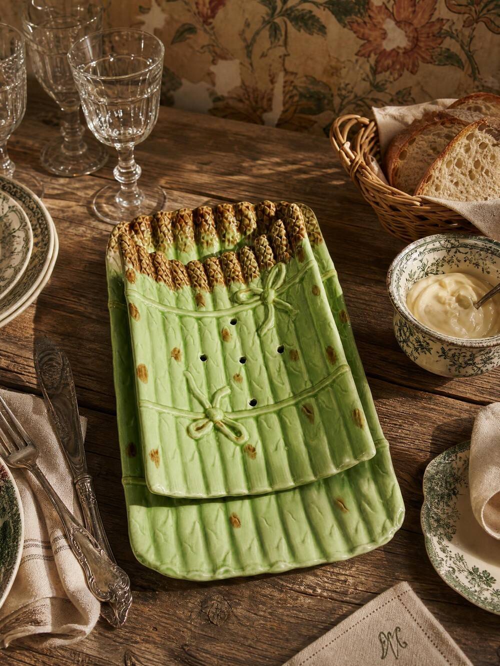 Asparagus service in earthenware, trompe-l'œil decoration, vintage 1970s-1980s.