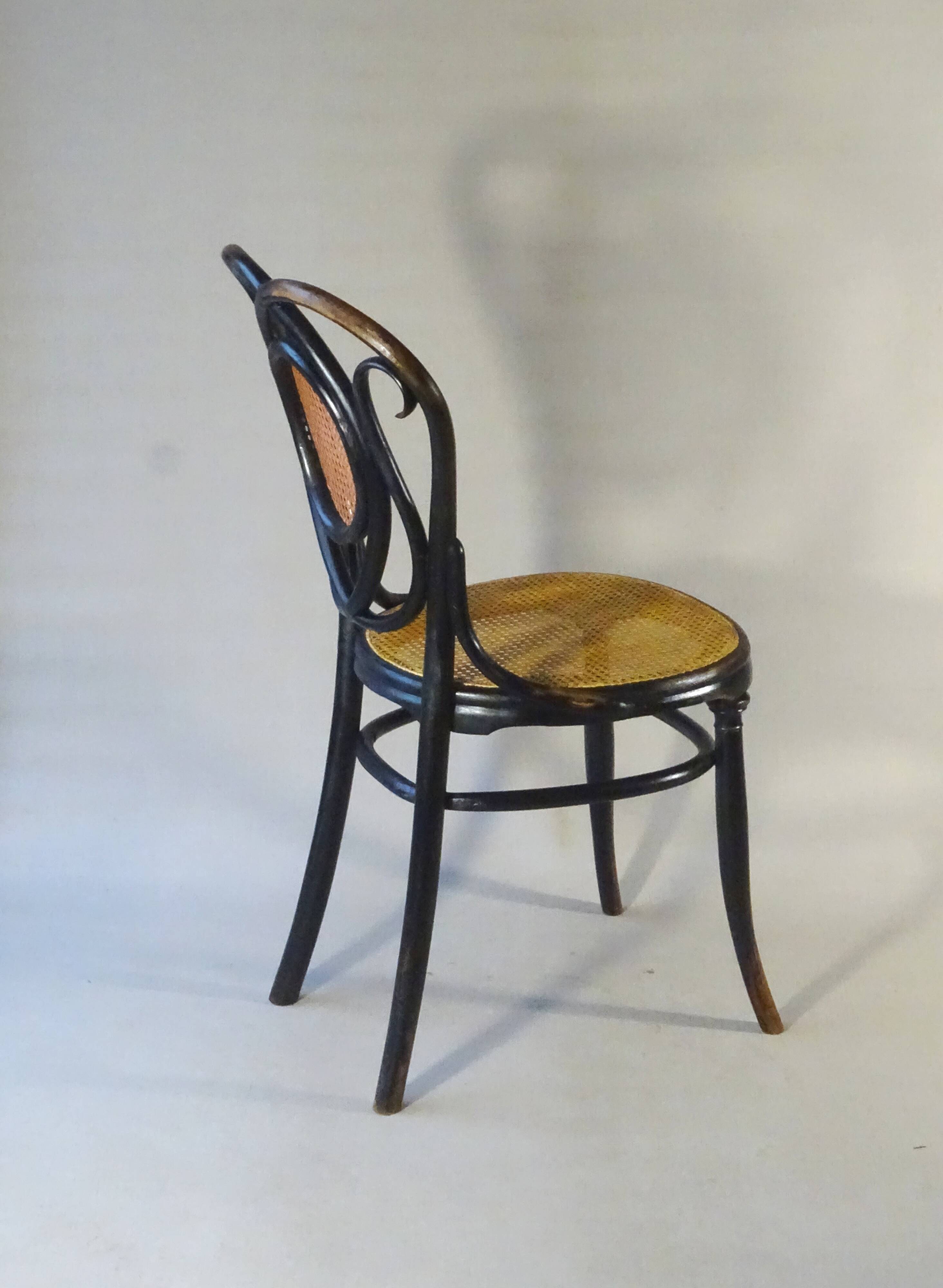 Chaise N°22 par Chevallier à Fiume vers 1890, no Thonet