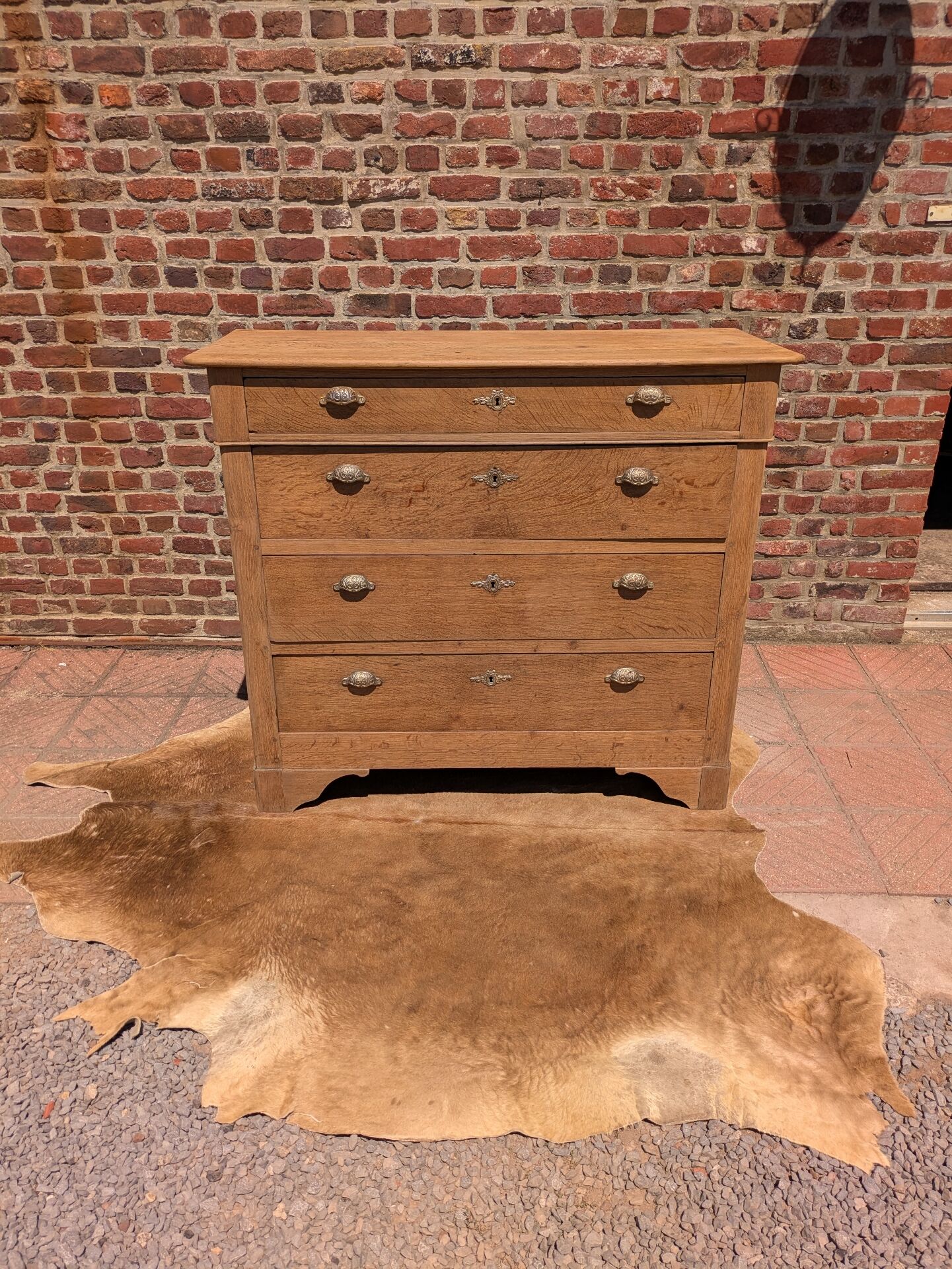 Oak chest of drawers