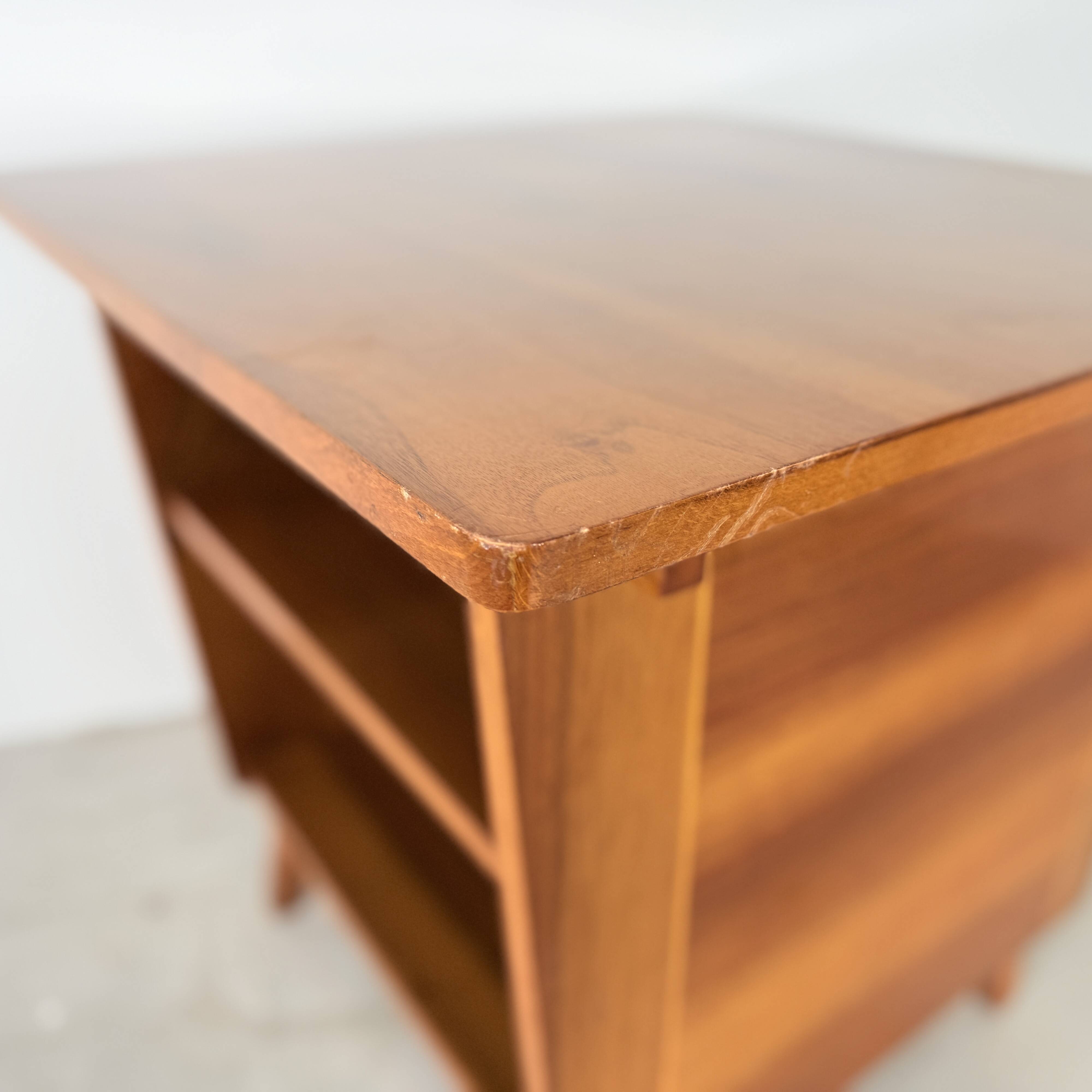 Table d'appoint vintage en finition guitare brillante, Bilea