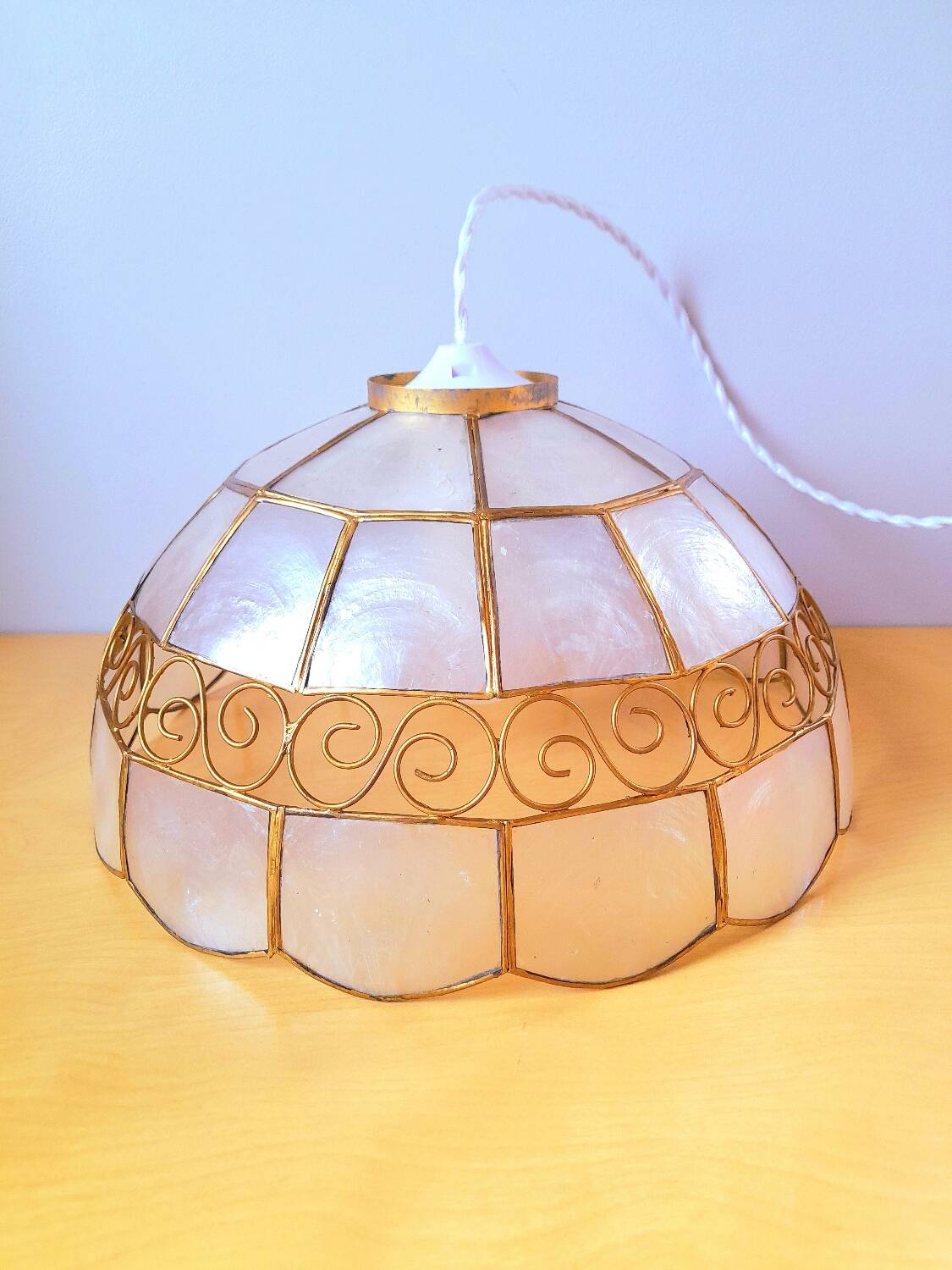 Suspension nacre et laiton 1960
