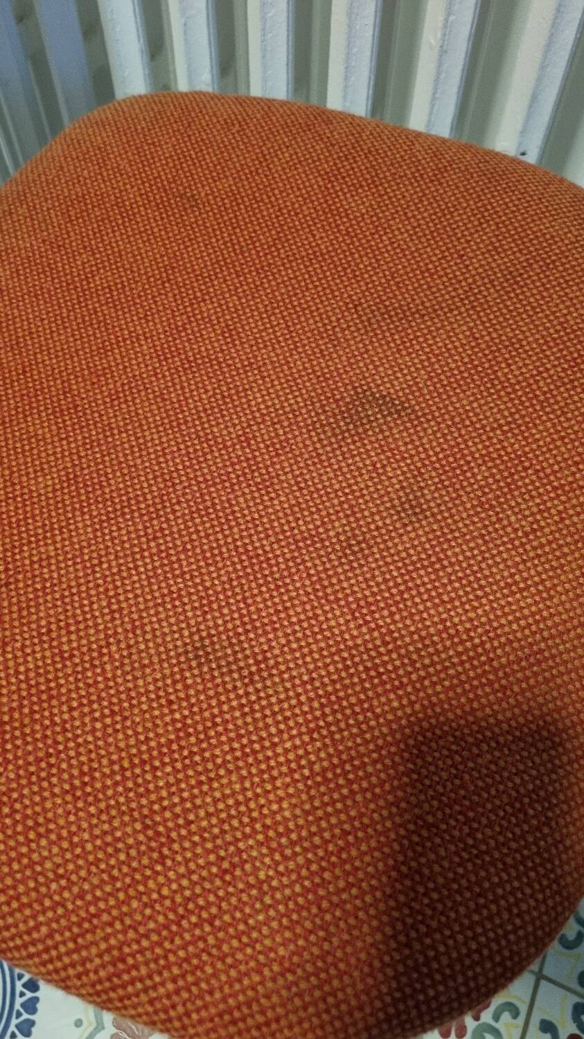 Set of 5 steelcase strafor chairs