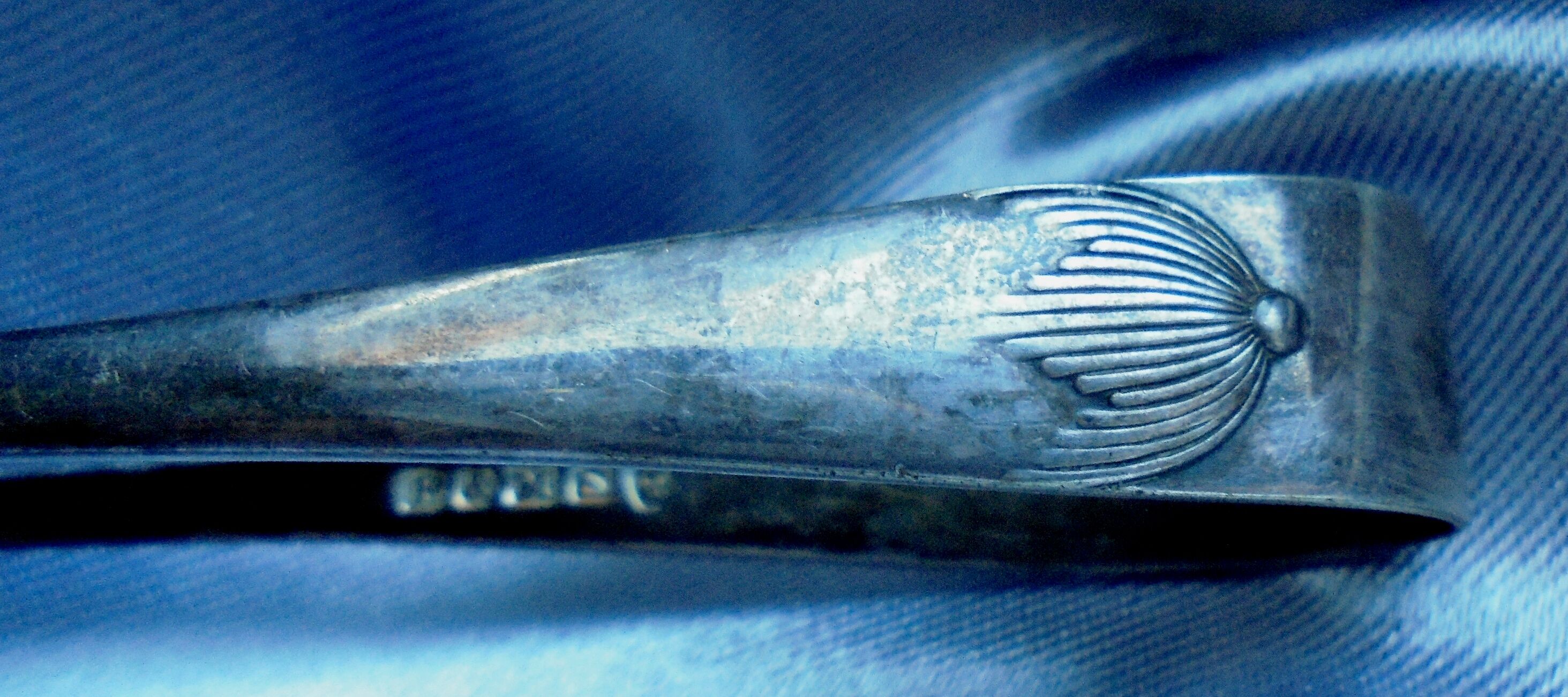 Art Deco sugar pinch