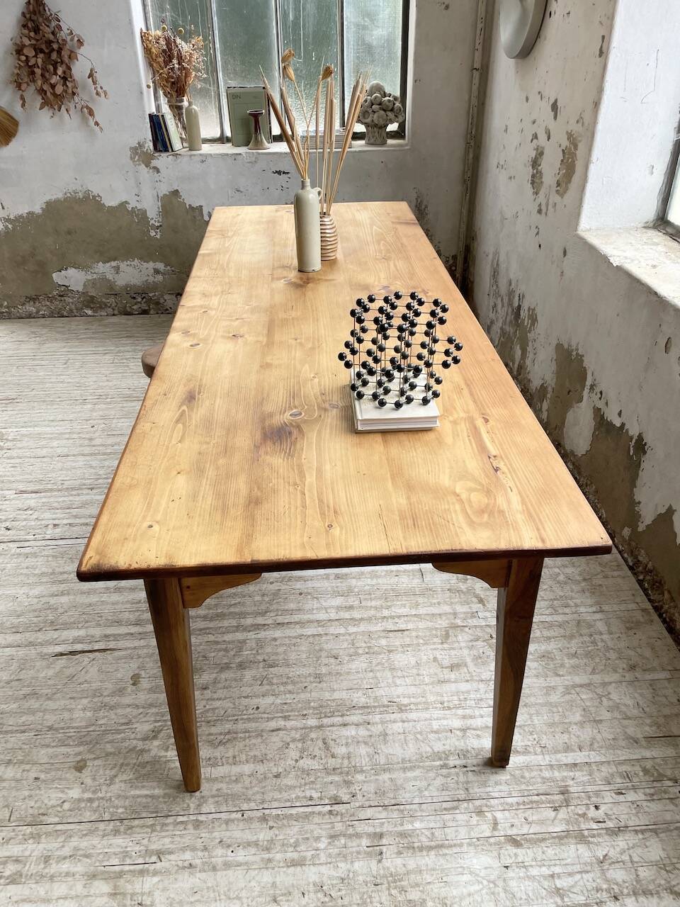 Farmhouse table with spindle legs 2.50m