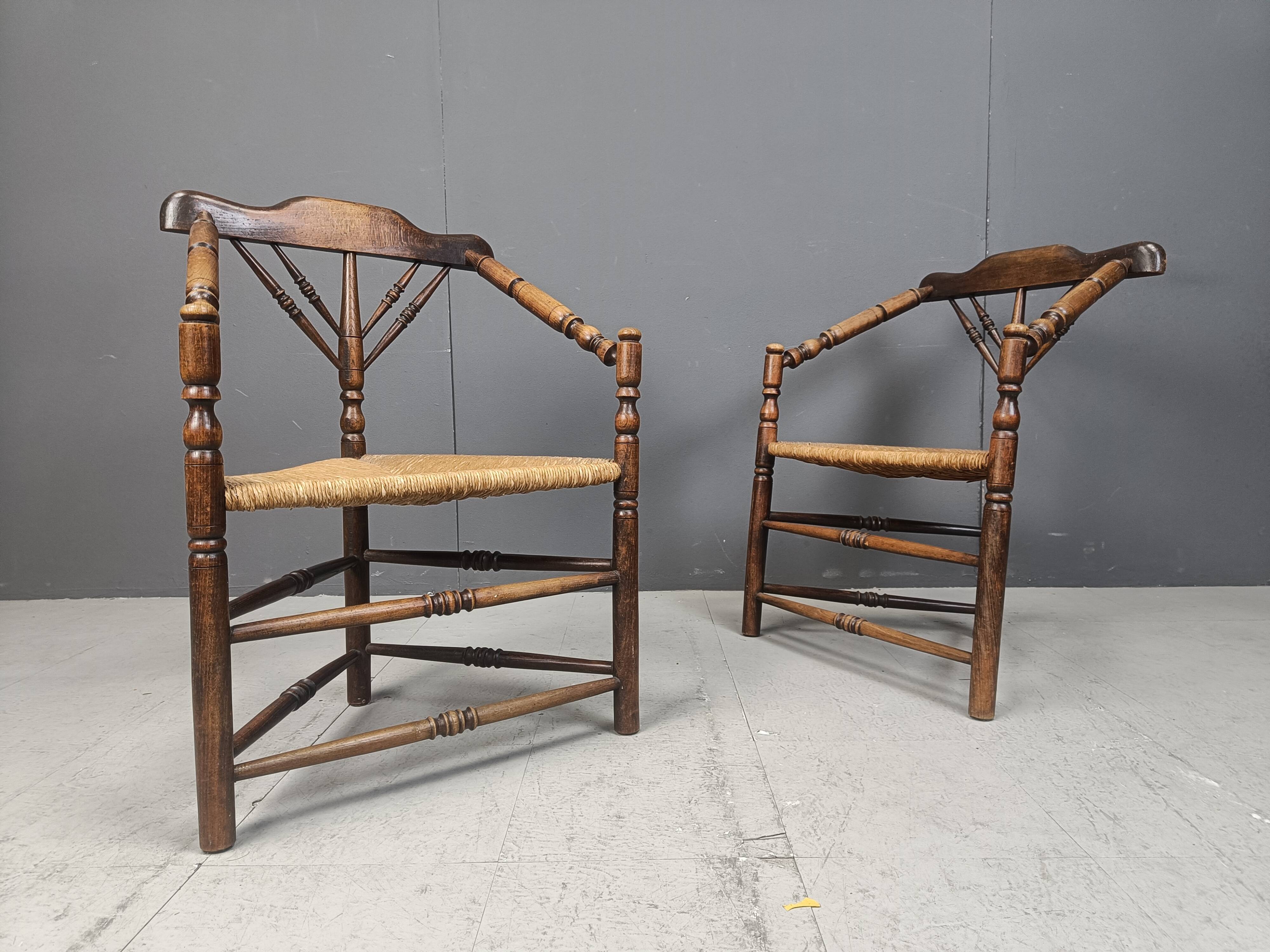 Paire de chaises d'angle hollandaises anciennes, années 1920
