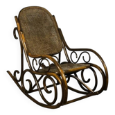 Chaise berçante en rotin et en osier des années 1980.