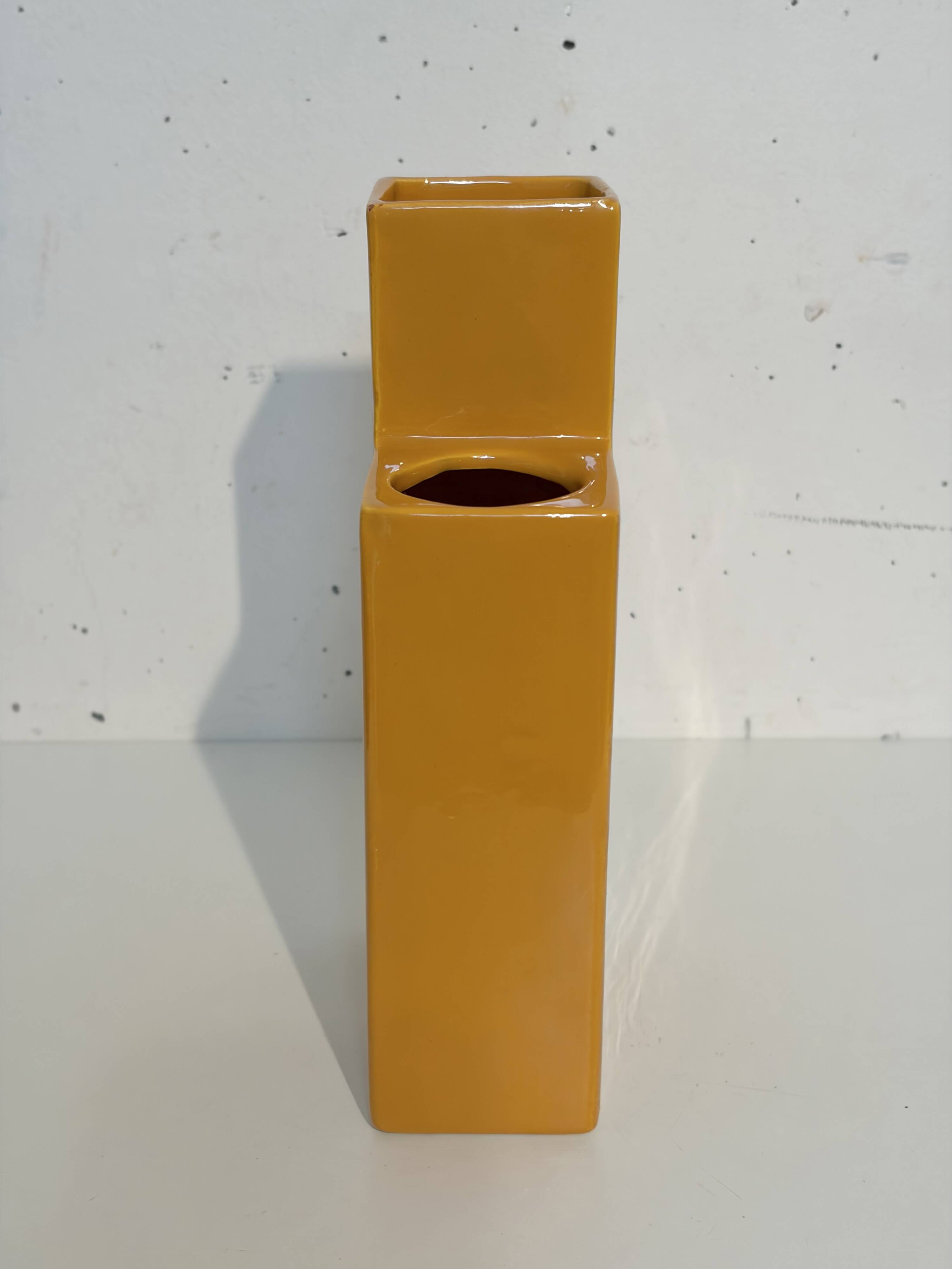 Geometric vase 1980