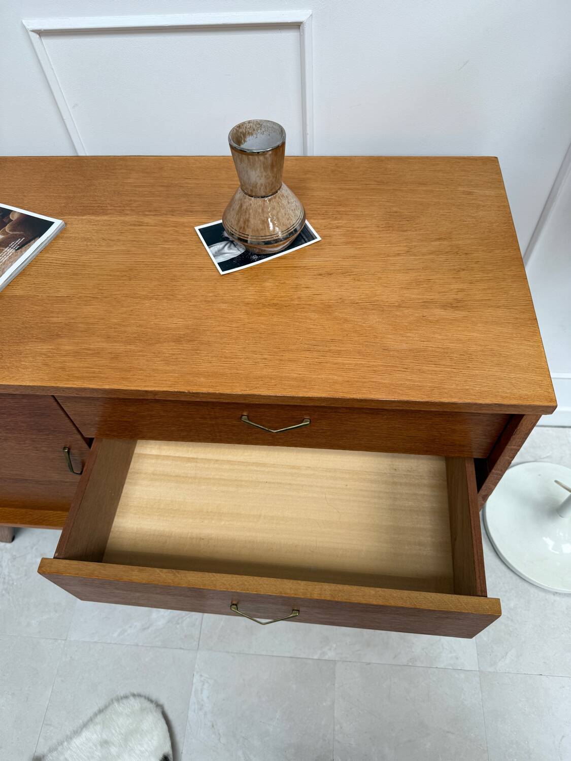 Sideboard with compass feet