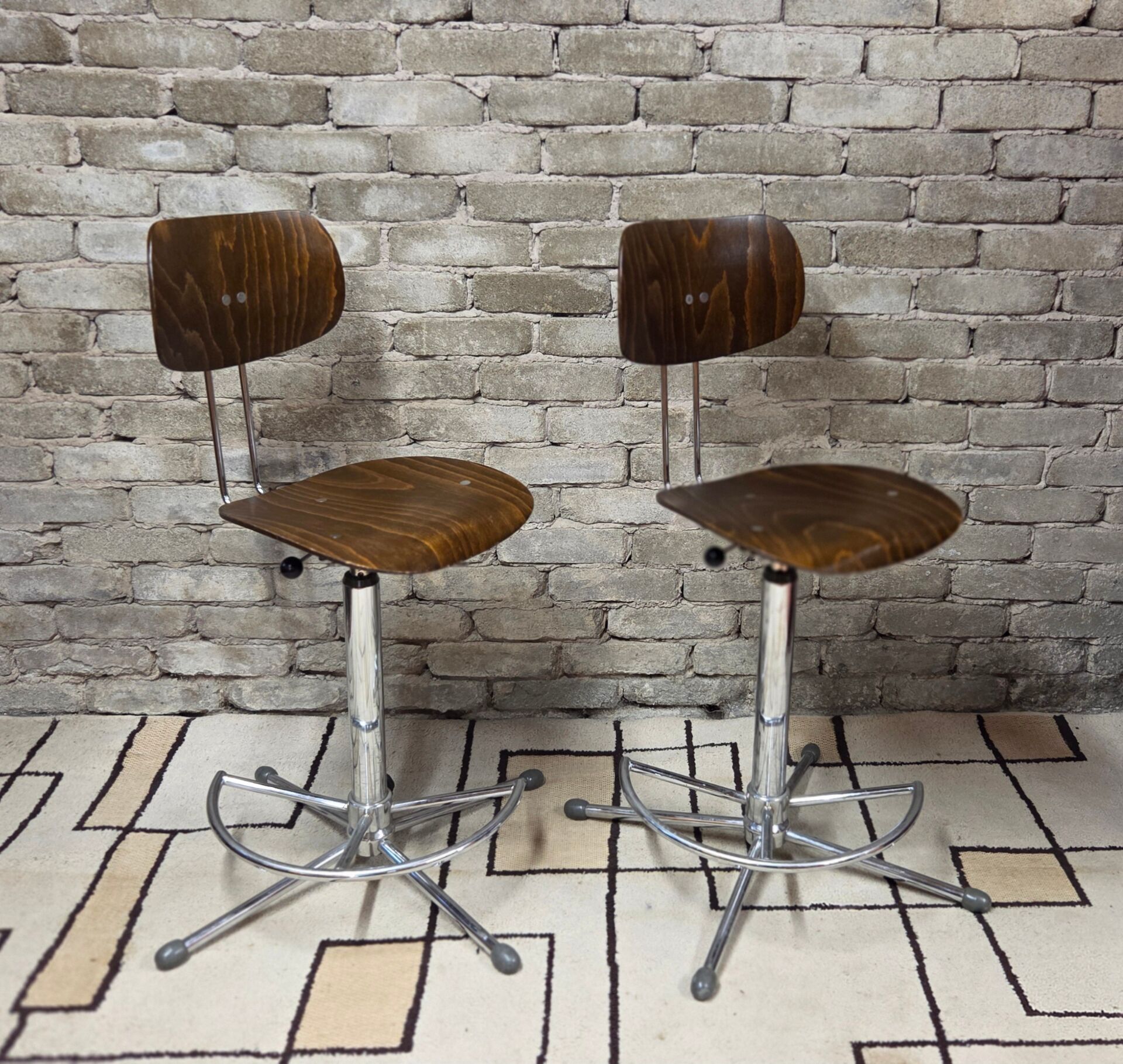 Paire de chaises d’orchestre SE 68 par Egon Eiermann, années 70