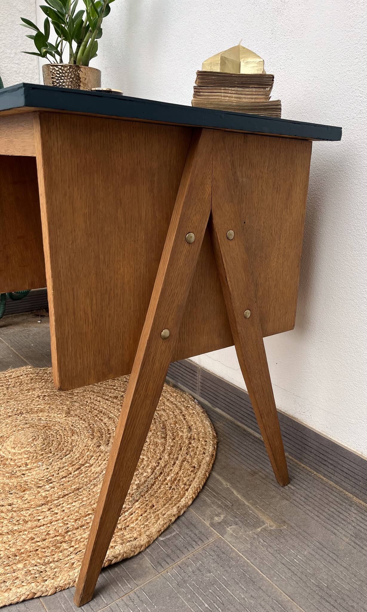Scandinavian desk from the 1950s with compass legs.