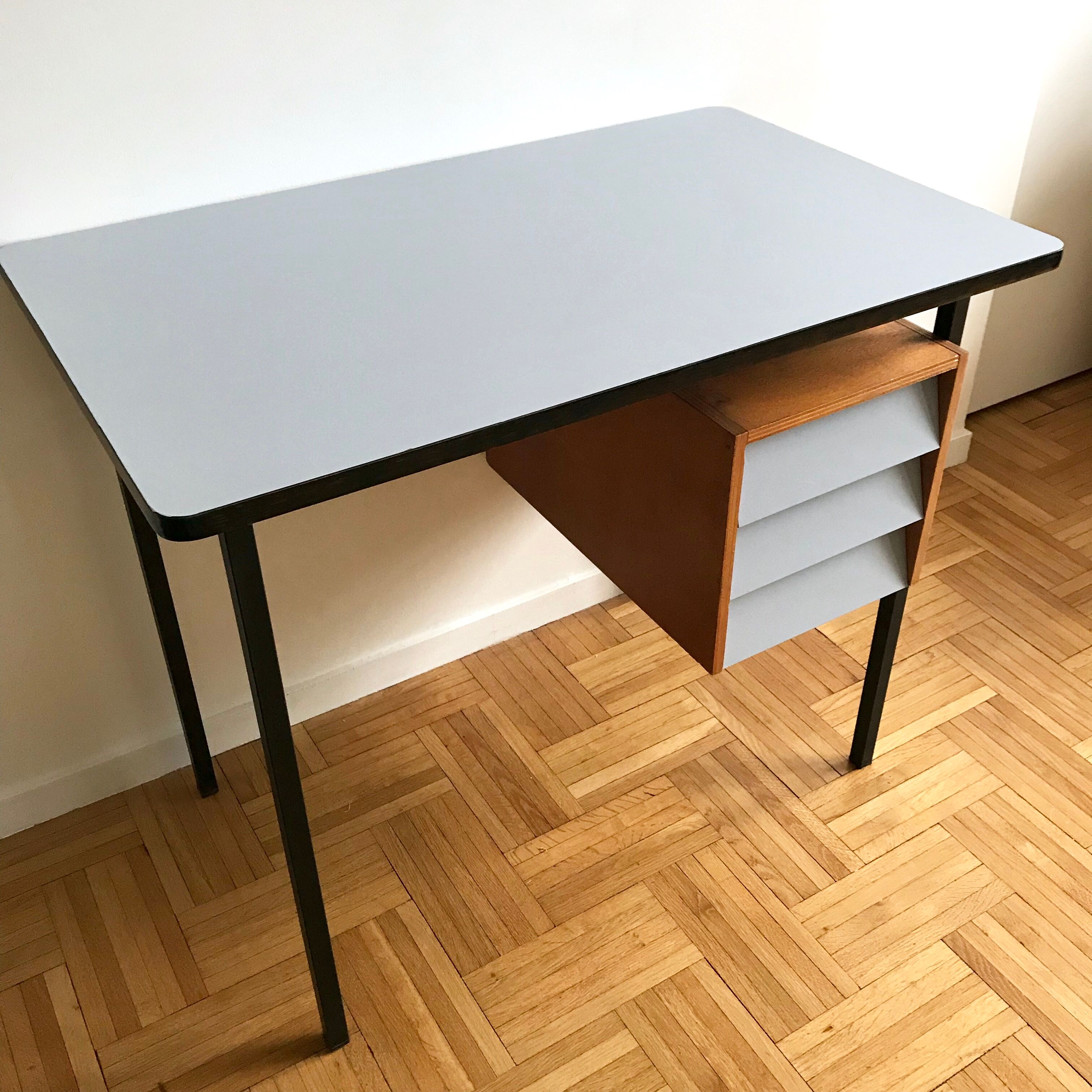 Office vintage revisited structure metal and box wood