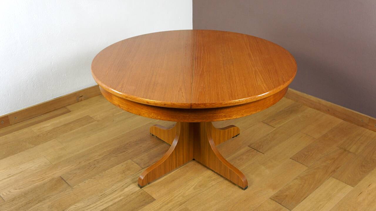 Round Dining Table & Vintage 1960 Central Base
