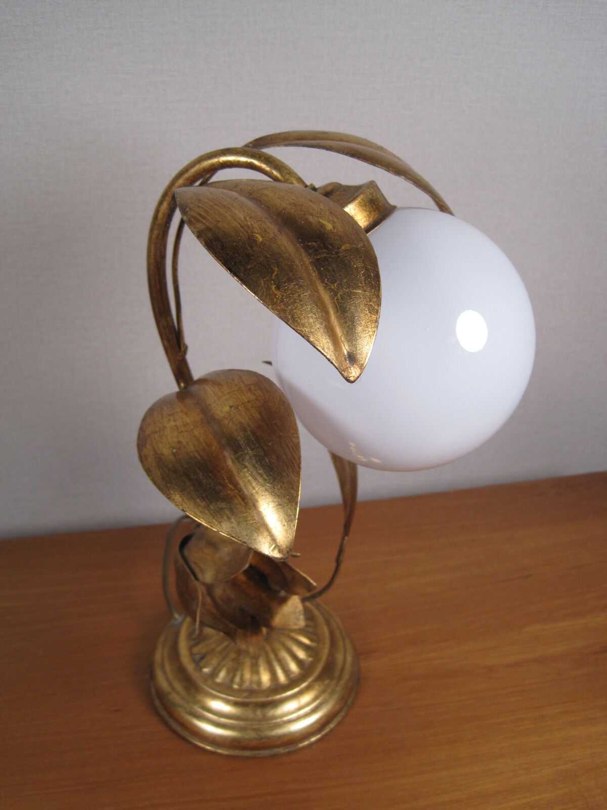 Lampe de table vintage sixties fleur clochette muguet et feuillage en métal doré