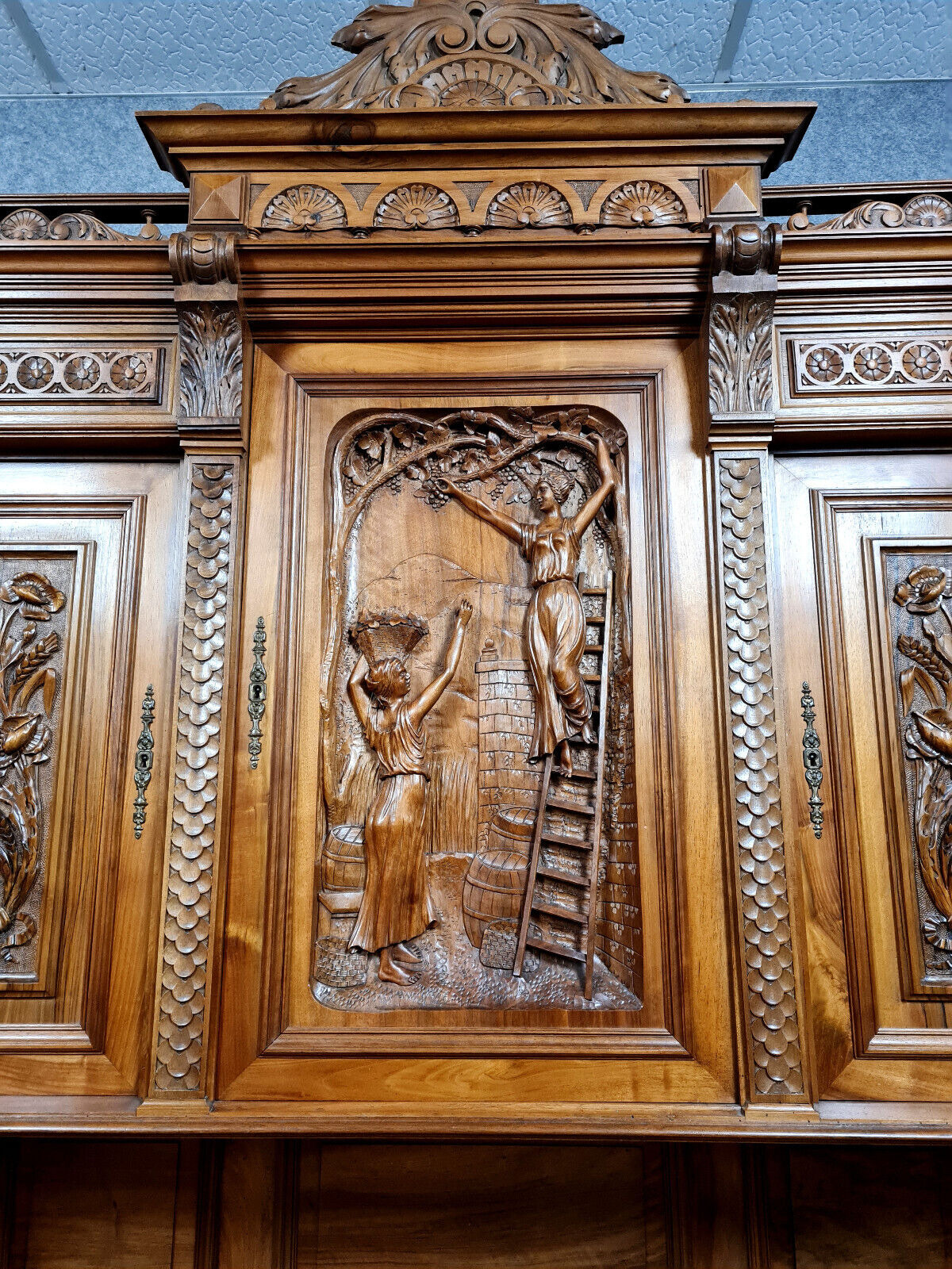 Renaissance style sideboard in solid walnut around 1850