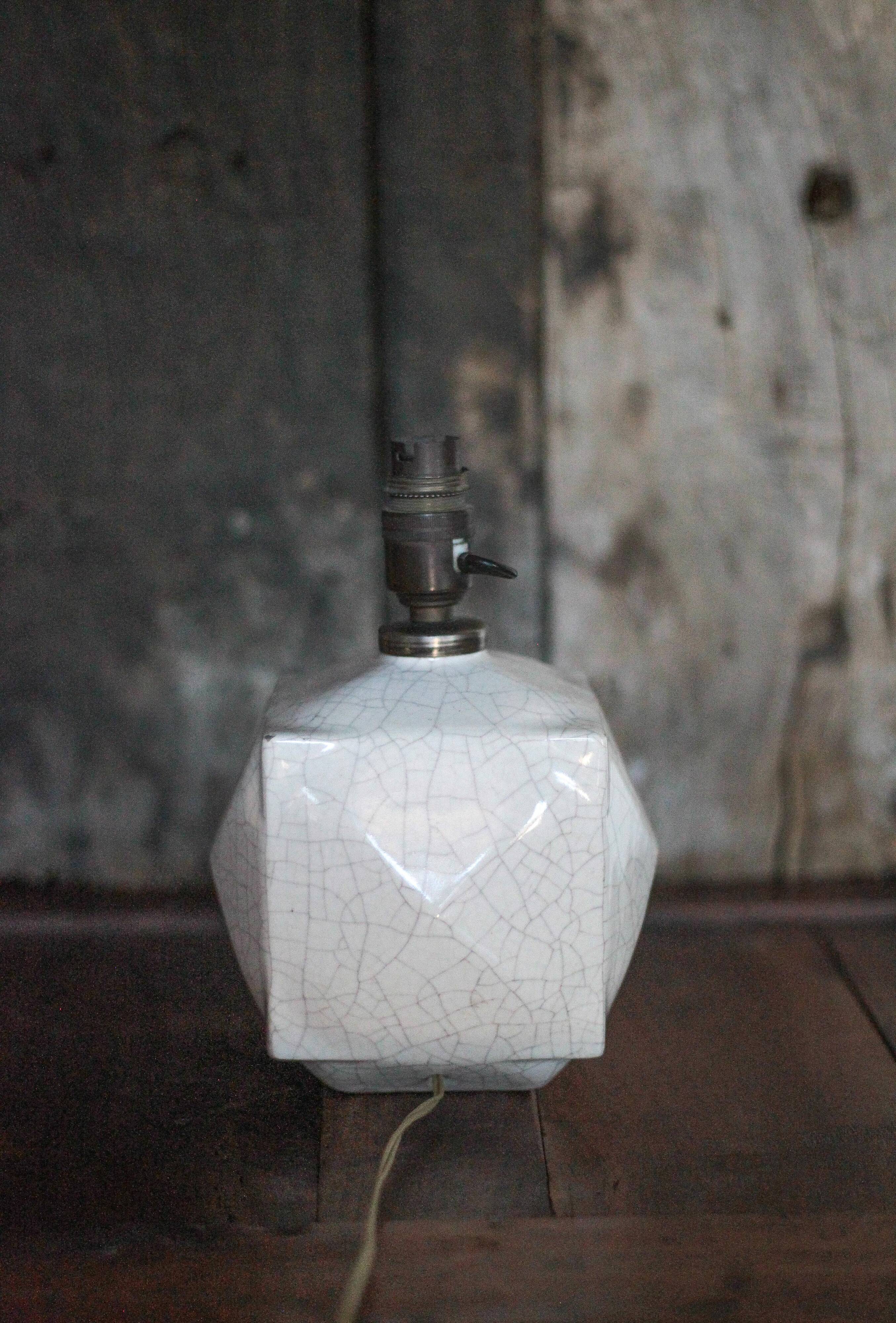Cracked ceramic Art Deco lamp, table lamp, cube-shaped lamp.