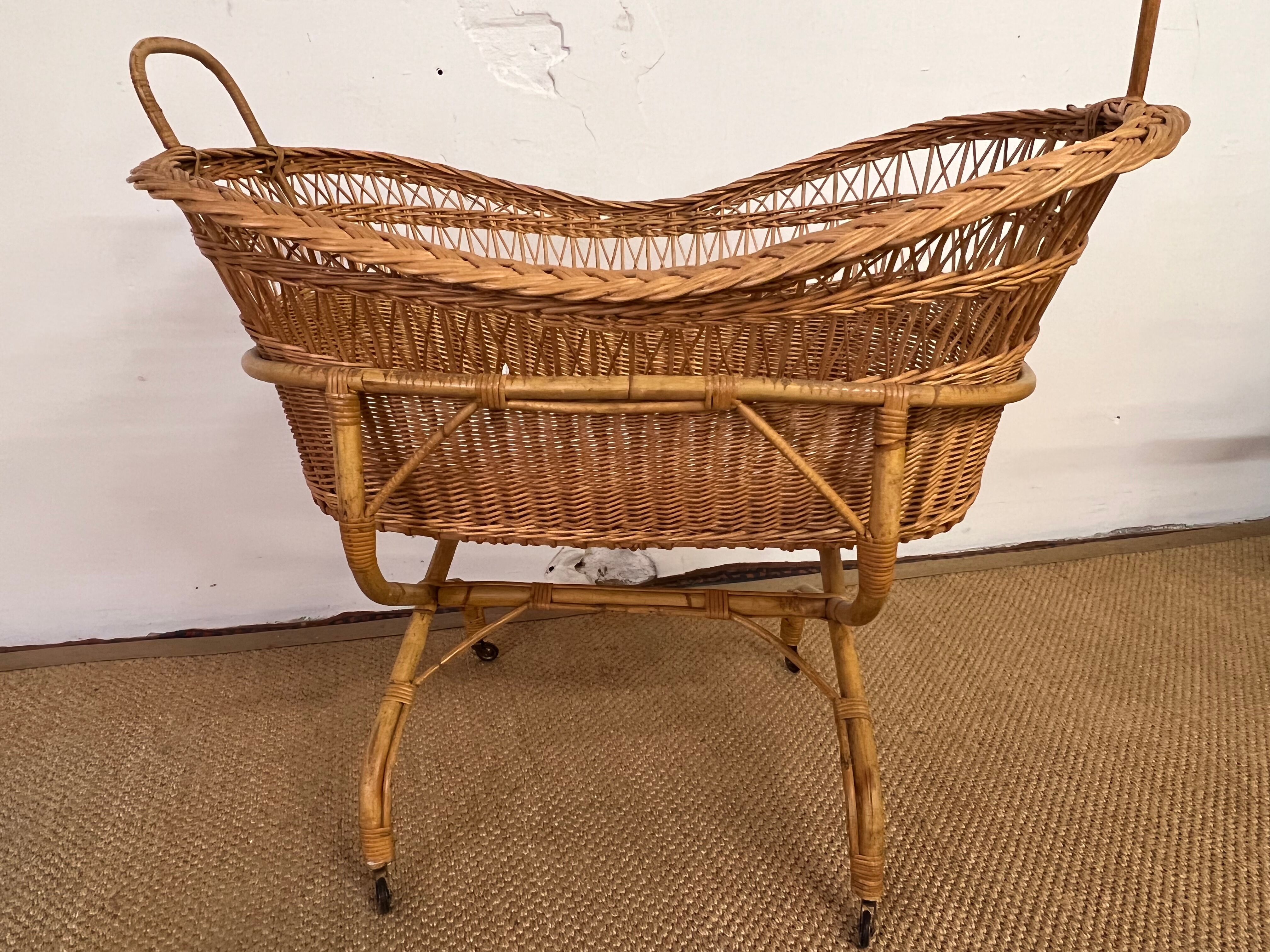 Rattan cradle on wheels