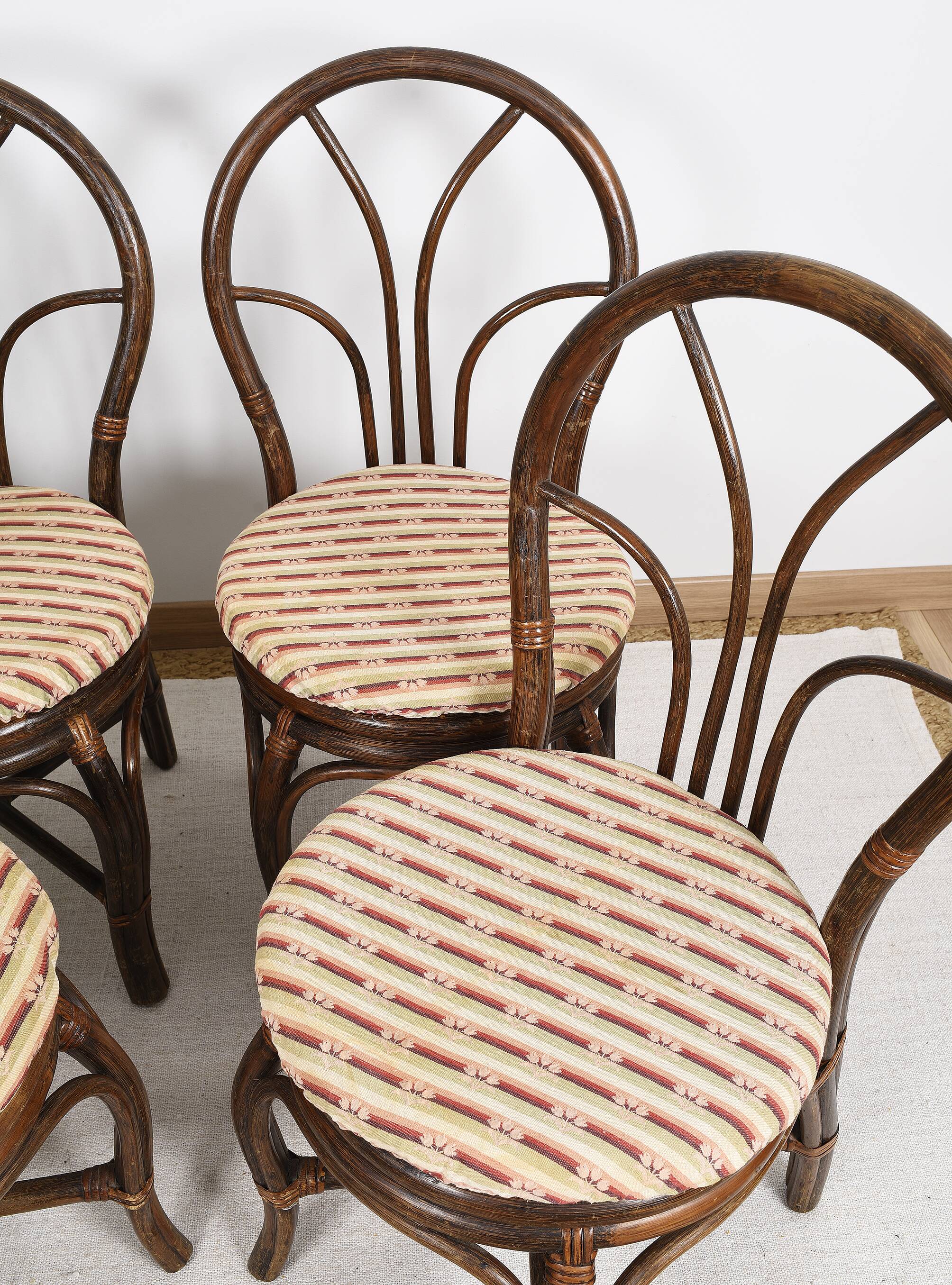 Set of 4 turned wicker chairs, vintage.