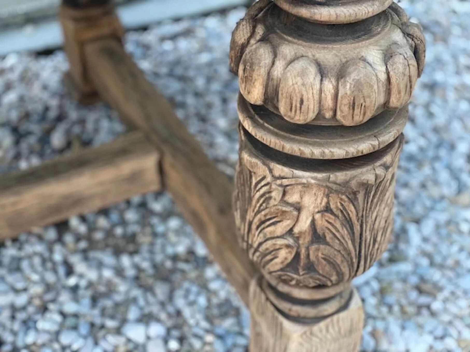 Extendable monastery table