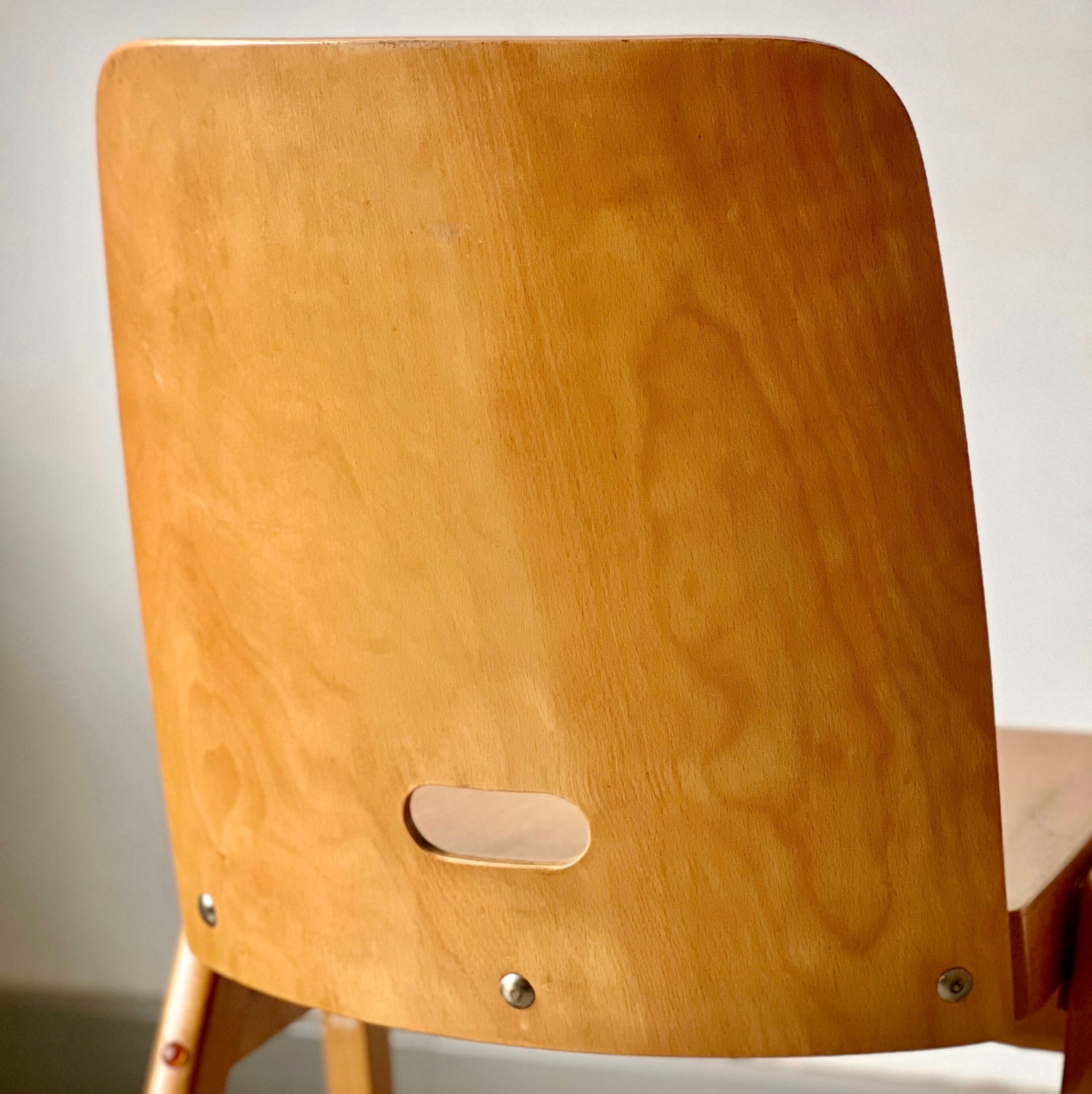 Series of 4 stackable chairs