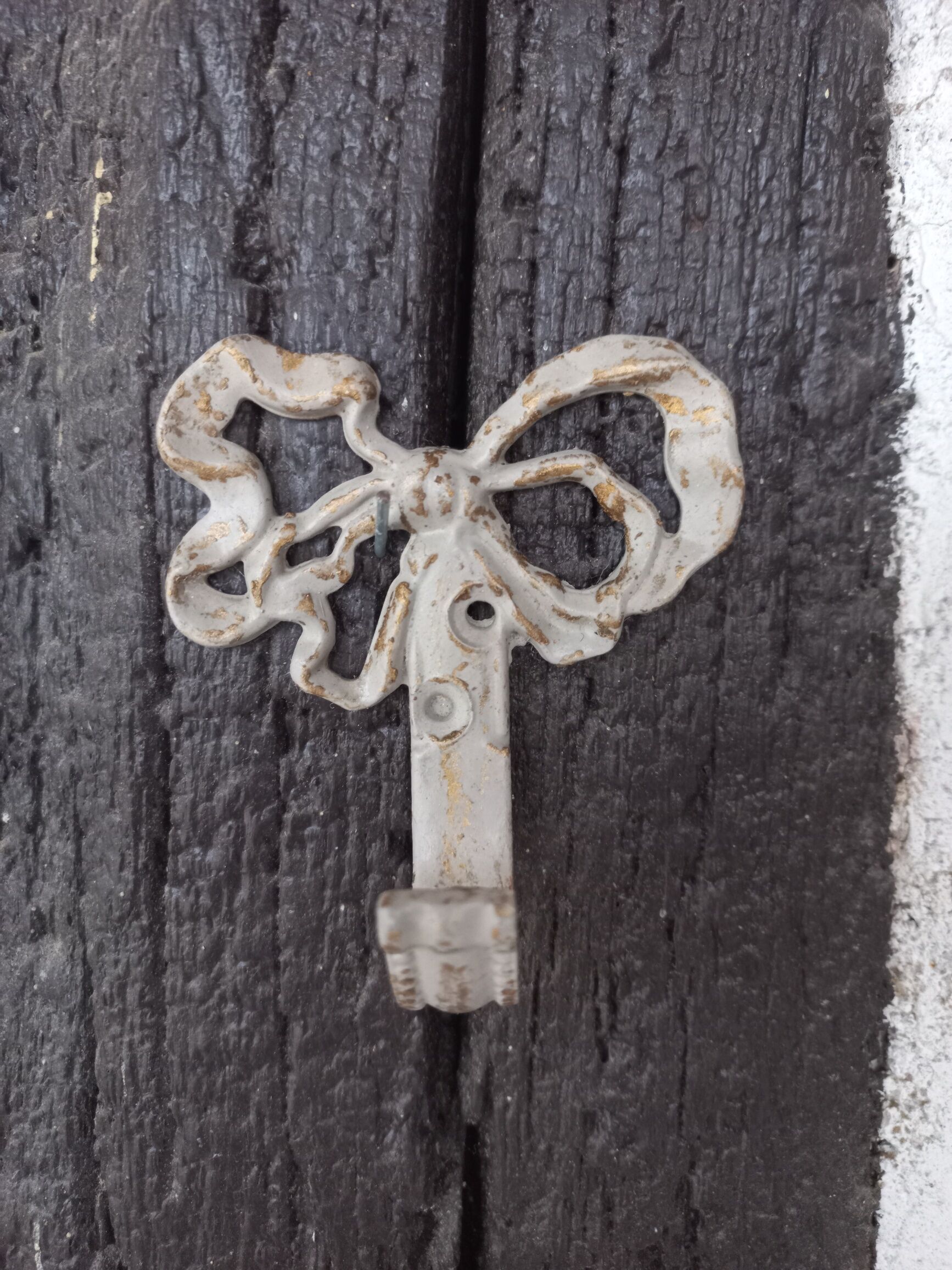 Patinated linen hook