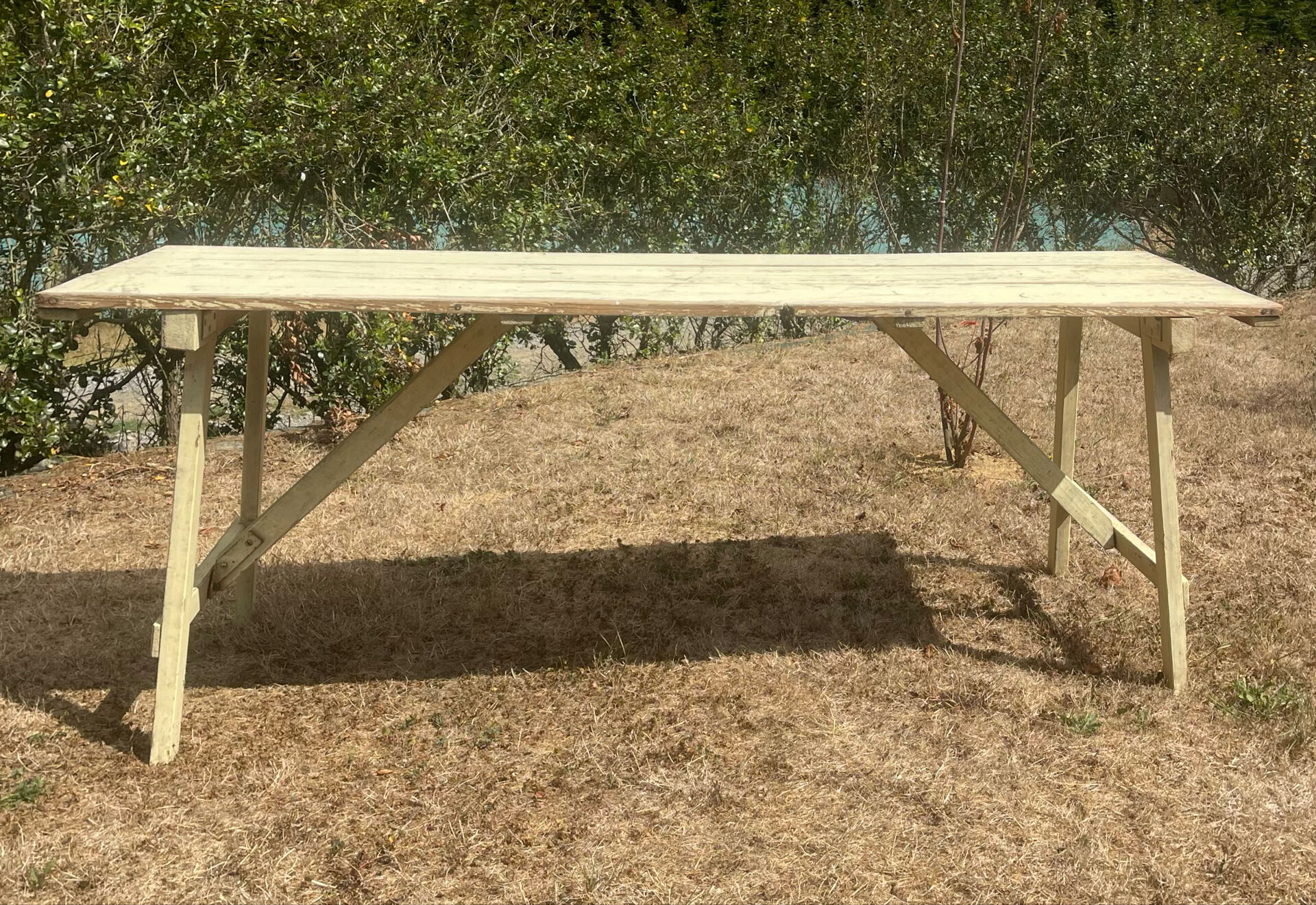 Guinguette table
