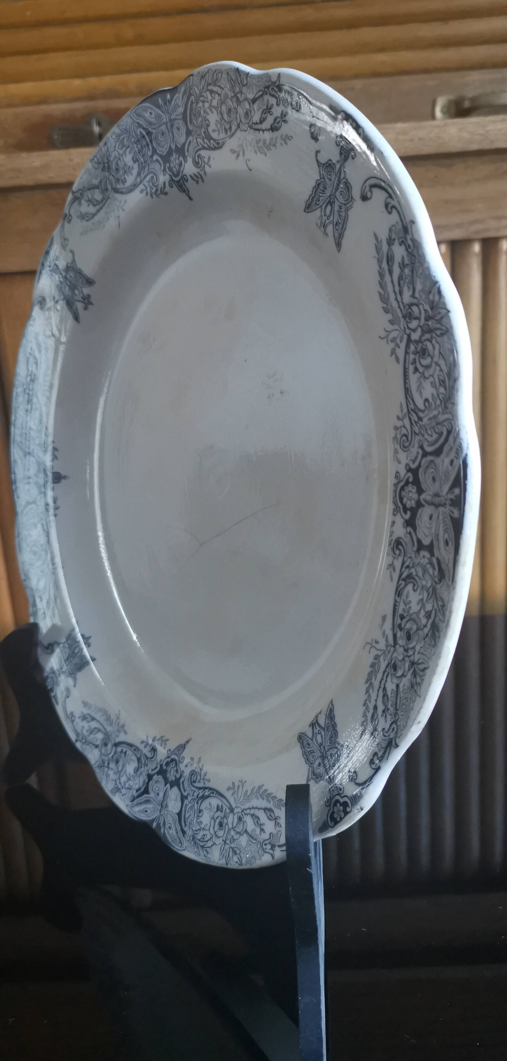 Round earthenware dish "butterflies" model Manufacture Impériale et royale Nimy de Belgique