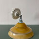 Applique abat-jour vintage en opaline jaune et liserés argent