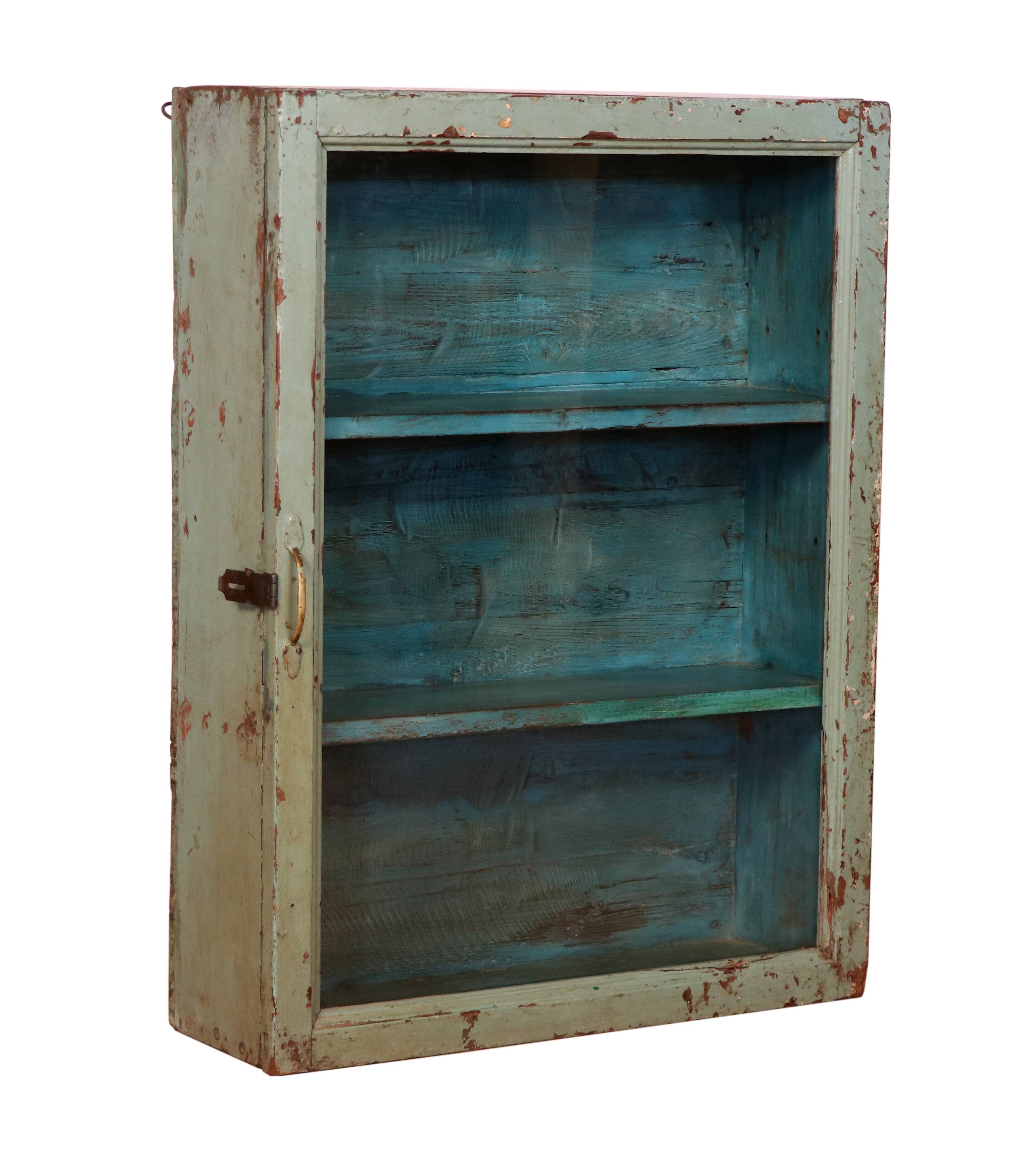 Ancienne vitrine murale art déco en teck birman patine verte-bleue d'origine