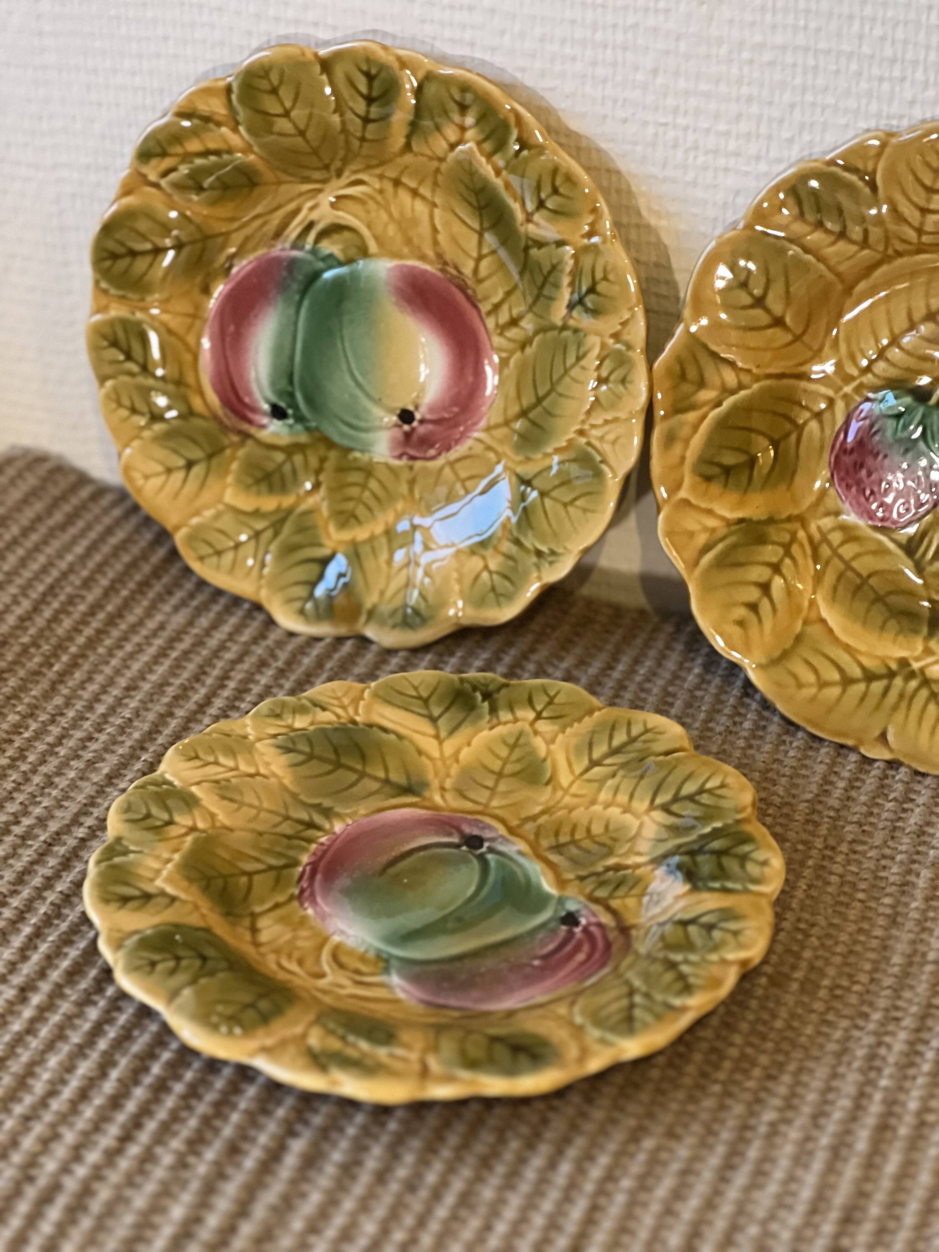 Set of 8 dessert plates in Sarreguemines slip